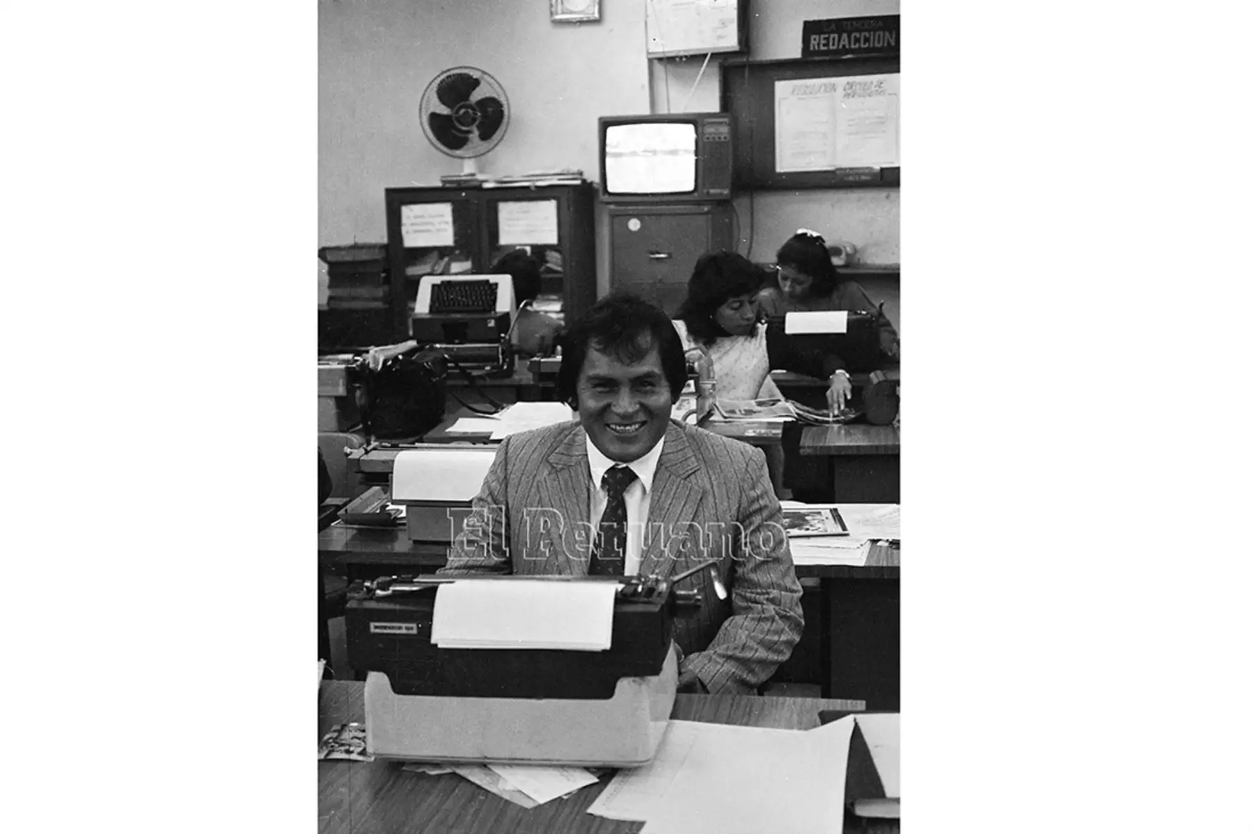 Lima - 7 junio 1990 / El "Cholo" Sotil visitó la redacción del diario La Tercera. Foto: Archivo Histórico de EL PERUANO
