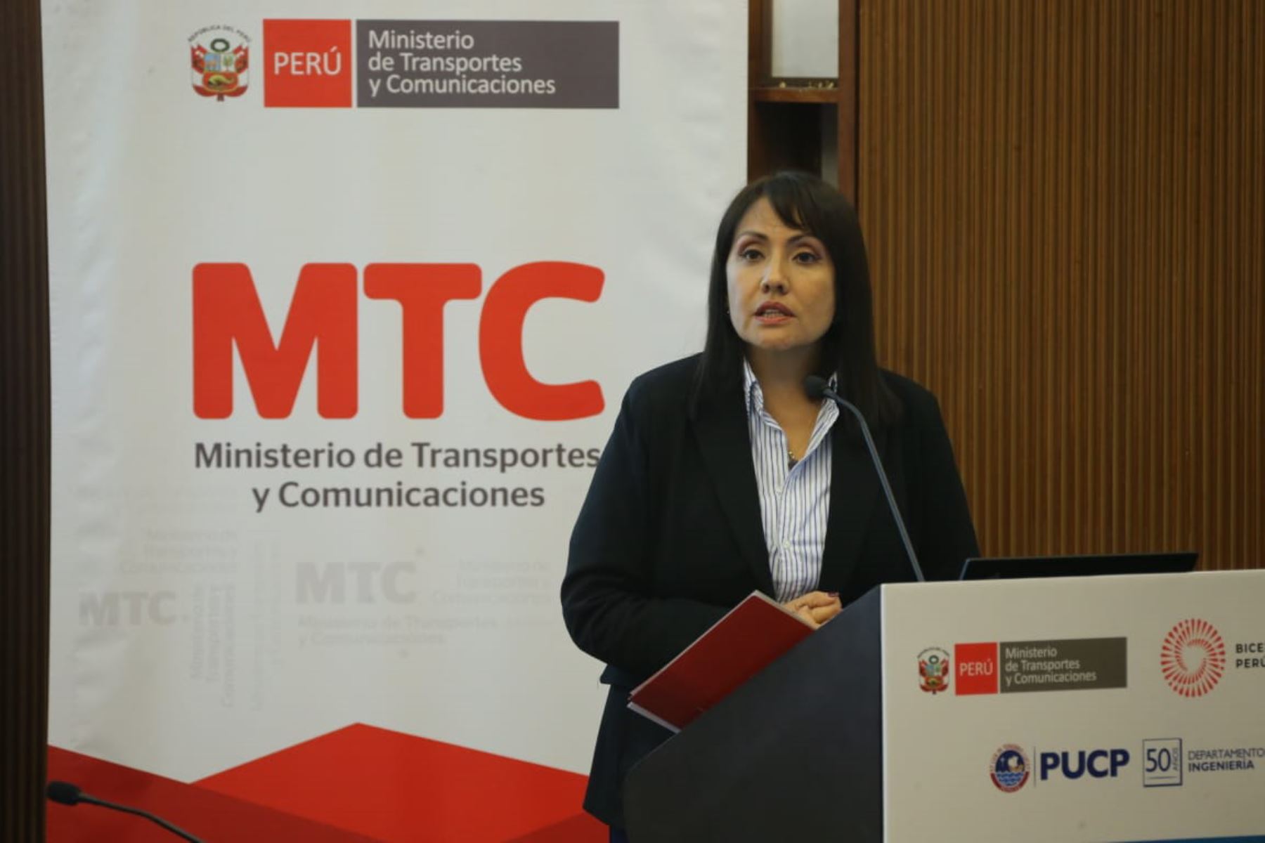 Ministra María Jara expone en foro académico “Infraestructura Vial, Movilidad Urbana y Calidad de Vida”