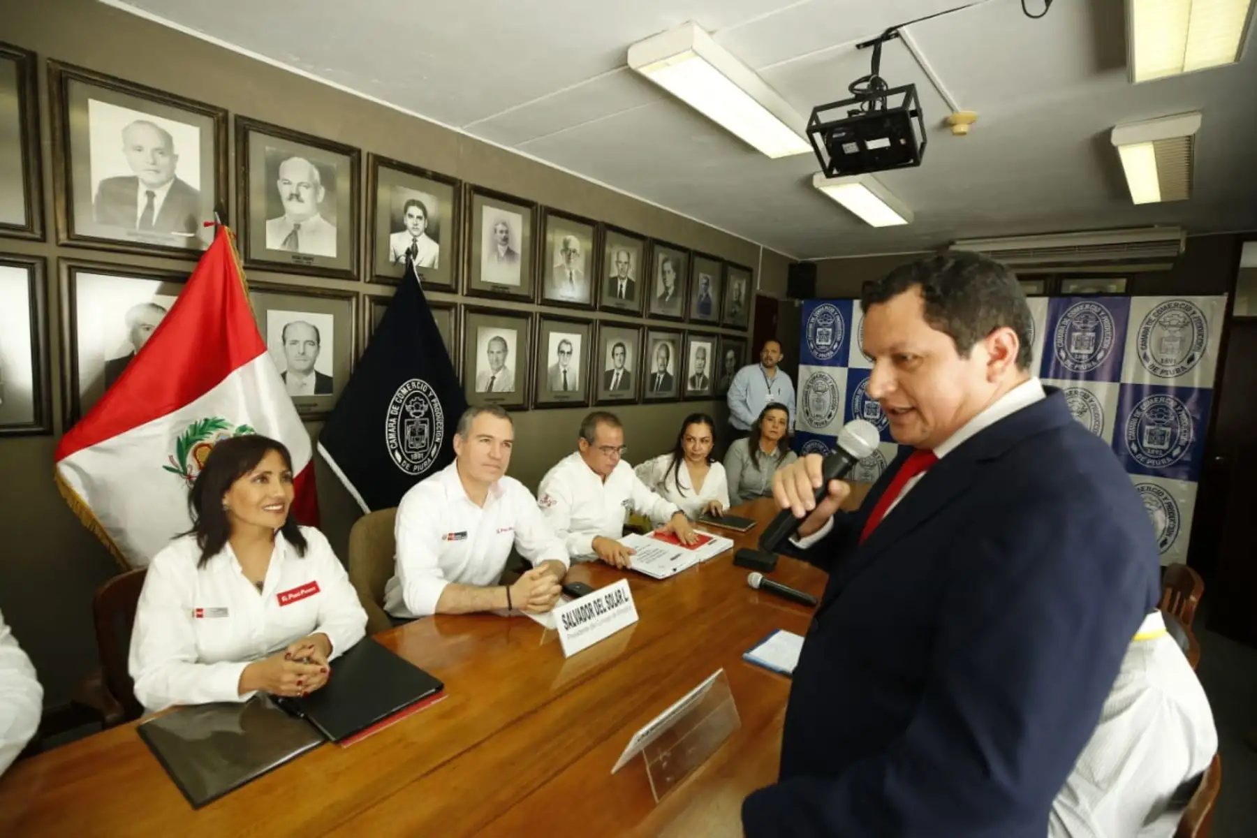 Presidente del Consejo de Ministros, Salvador del Solar se reúne con representantes de las agencias regionales de desarrollo de Piura, Cámara de Comercio y Producción y gobierno regional para abordar avances de la agenda macroregional.
Foto: ANDINA/PCM