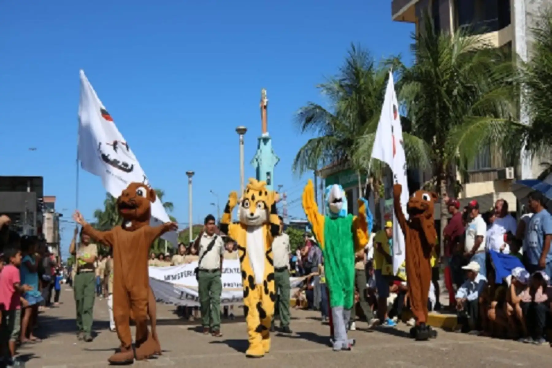 Madre de Dios celebró hoy con gran algarabía y variadas actividades, el día central de los 25 años - "Bodas de Plata" de la promulgación de la Ley 26311 que lo reconoció oficialmente como "Capital de la Biodiversidad del Perú".