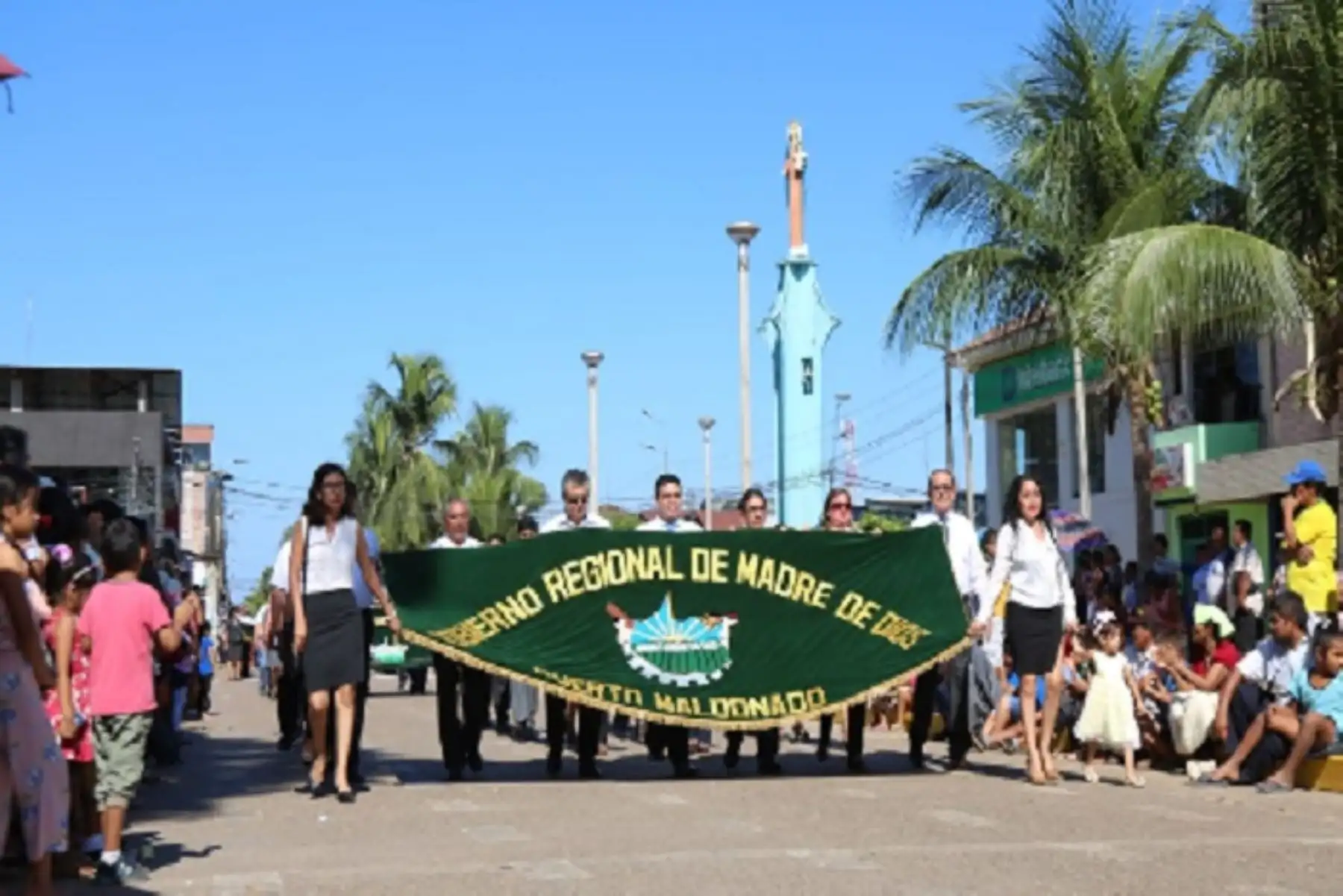 Madre de Dios celebró hoy con gran algarabía y variadas actividades, el día central de los 25 años - "Bodas de Plata" de la promulgación de la Ley 26311 que lo reconoció oficialmente como "Capital de la Biodiversidad del Perú".