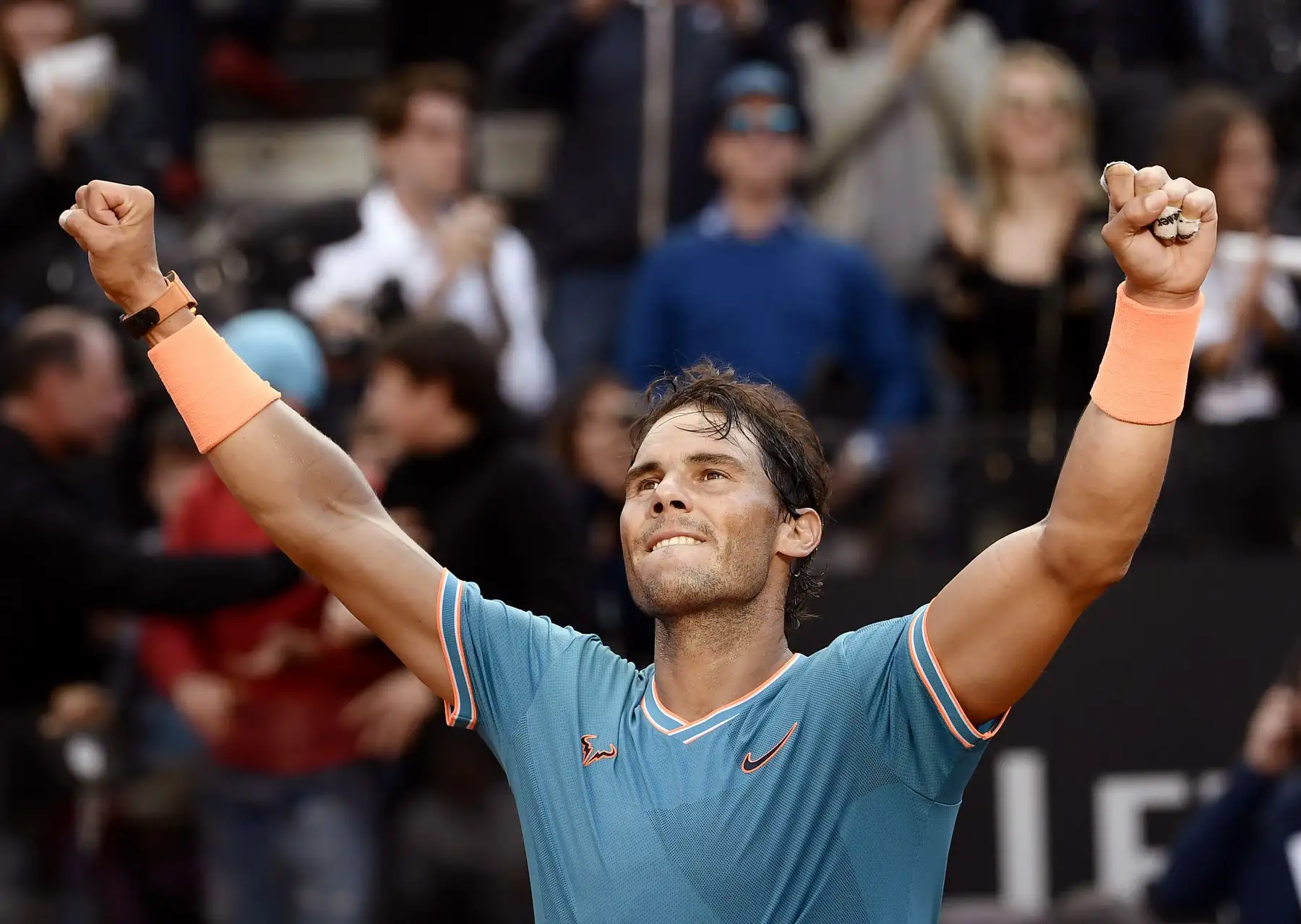 Rafael Nadal de España celebra después de ganar contra Novak Djokovic de Serbia durante su último partido de tenis del torneo ATP Masters en el Foro Italico en Roma.
Foto:AFP