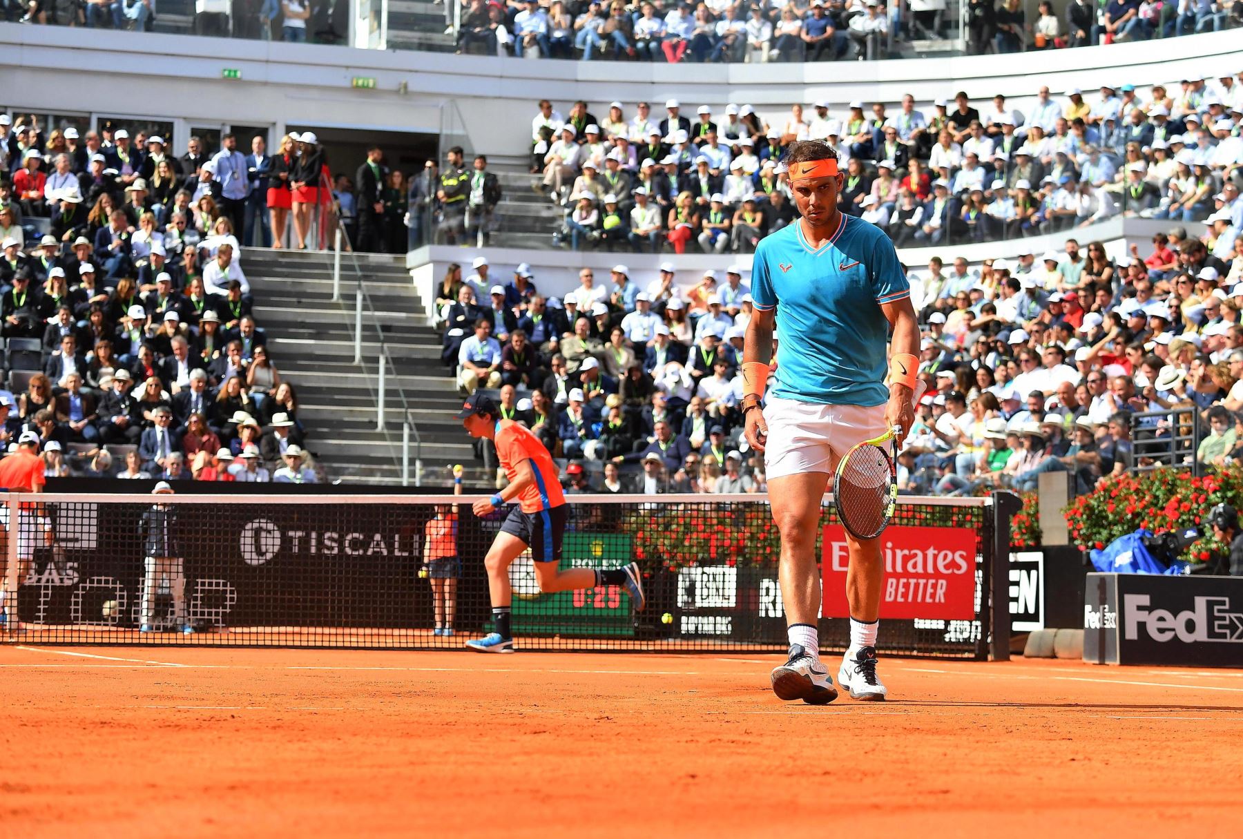 Rafael Nadal de España reacciona durante su último partido de individuales masculino contra Novak Djokovic de Serbia en el torneo de tenis del Abierto de Italia en Roma, Italia.
Foto:EFE
