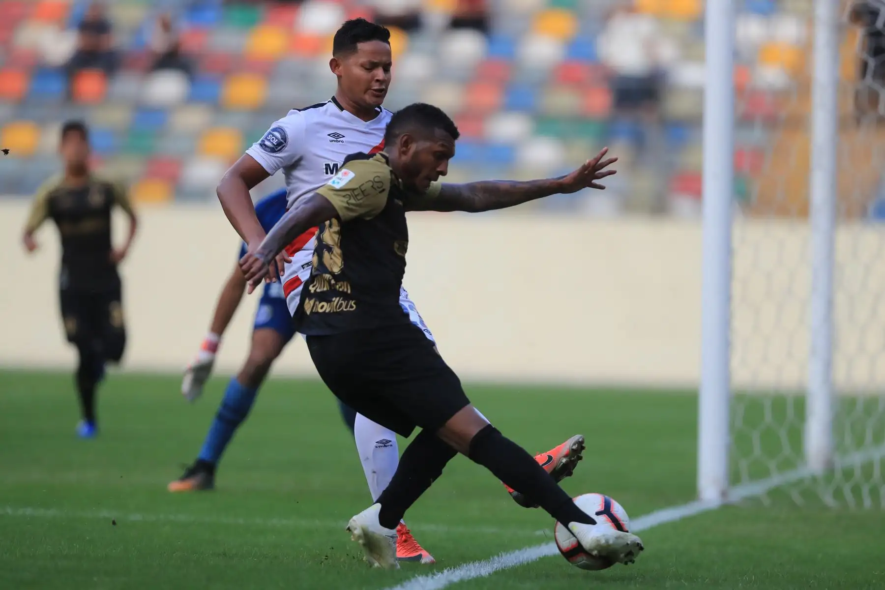 Universitario perdió 4-2 con Municipal en el estadio Monumental

Foto: ANDINA/Juan Carlos Guzmán Negrini.