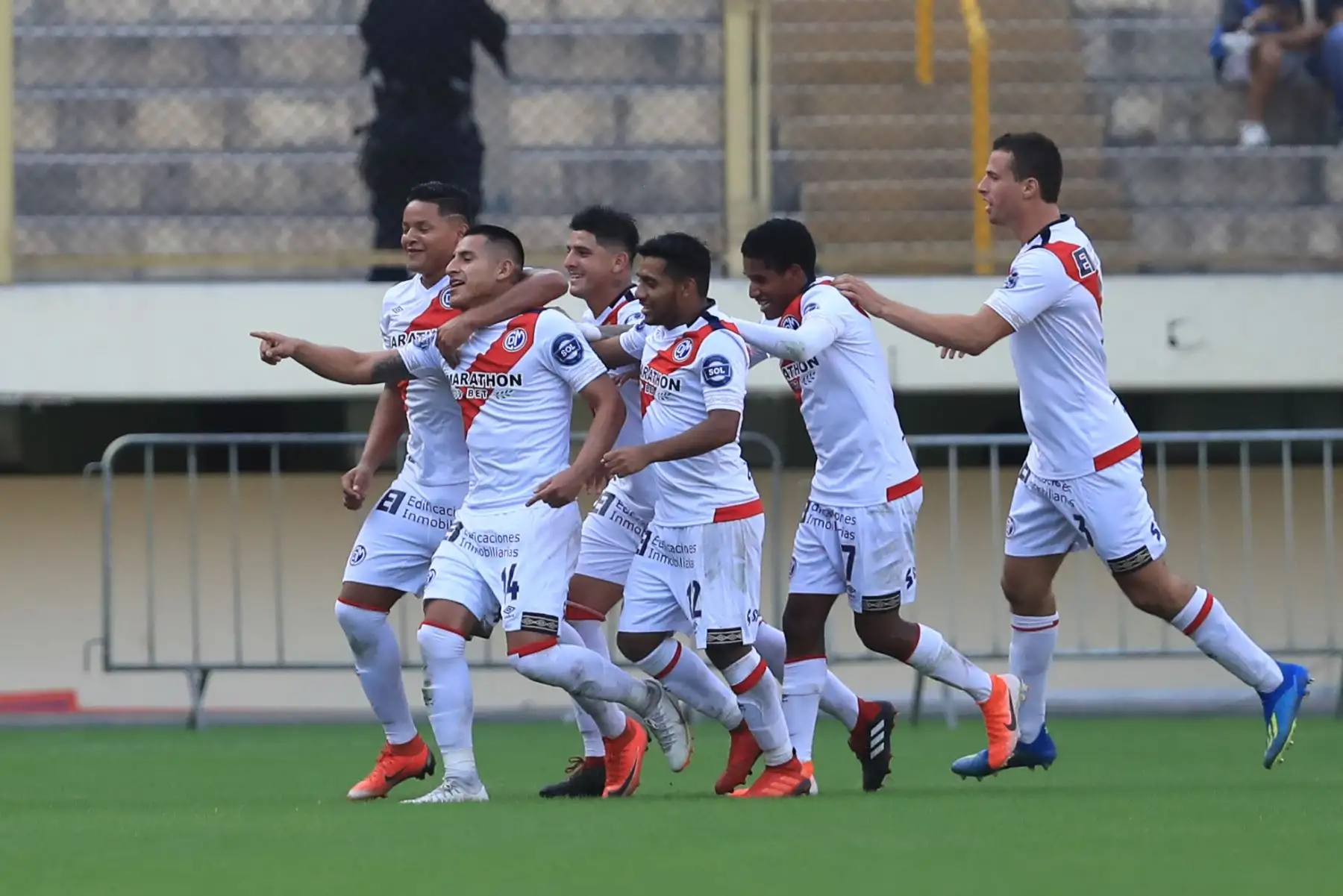 Universitario perdió 4-2 con Municipal en el estadio Monumental

Foto: ANDINA/Juan Carlos Guzmán Negrini.