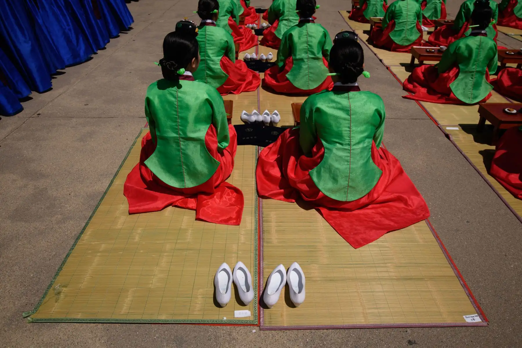 Mujeres surcoreanas de 20 años participan de la tradicional ceremonia por la llegada a la mayoría de edad, realizada en el Palacio de Gyeonghui, Corea del Sur. La Mayoría de Edad se celebra el tercer lunes de Mayo. Foto: AFP