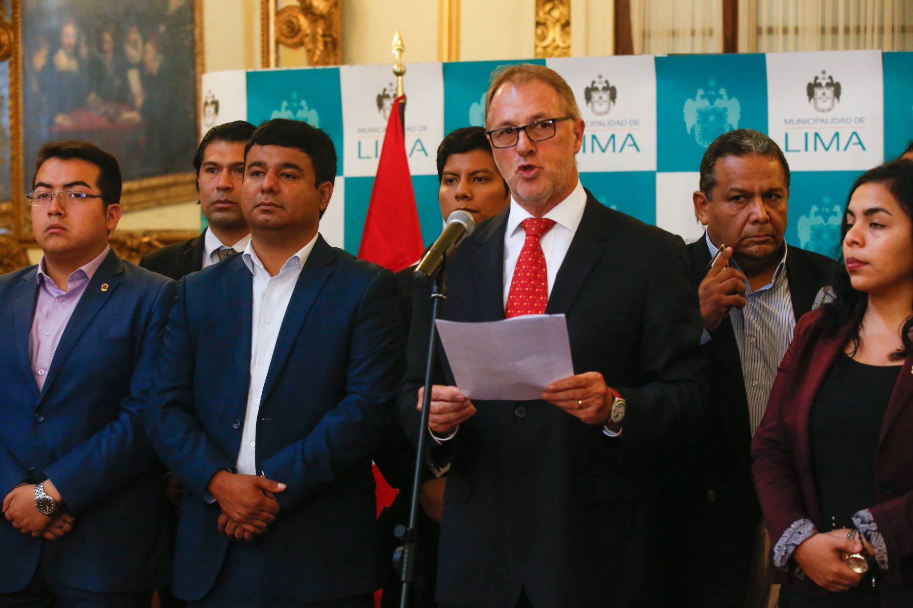 El alcalde Jorge Muñoz se pronuncia sobre la situación de los peajes de Lima tras la Sesión Ordinaria de Concejo Municipal.Foto: ANDINA/ Héctor Vinces