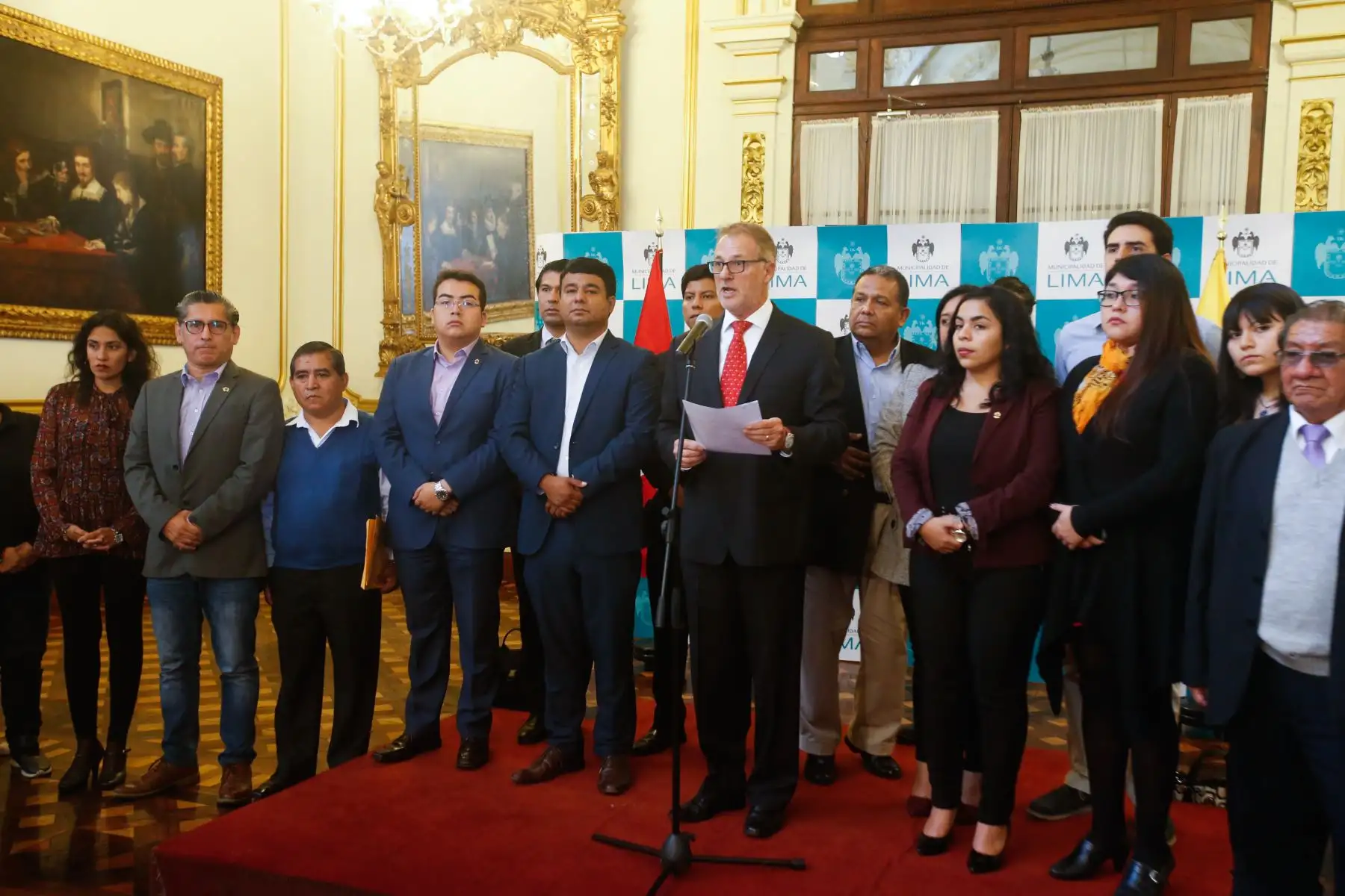 El alcalde Jorge Muñoz se pronuncia sobre la situación de los peajes de Lima tras la Sesión Ordinaria de Concejo Municipal.Foto: ANDINA/ Héctor Vinces
