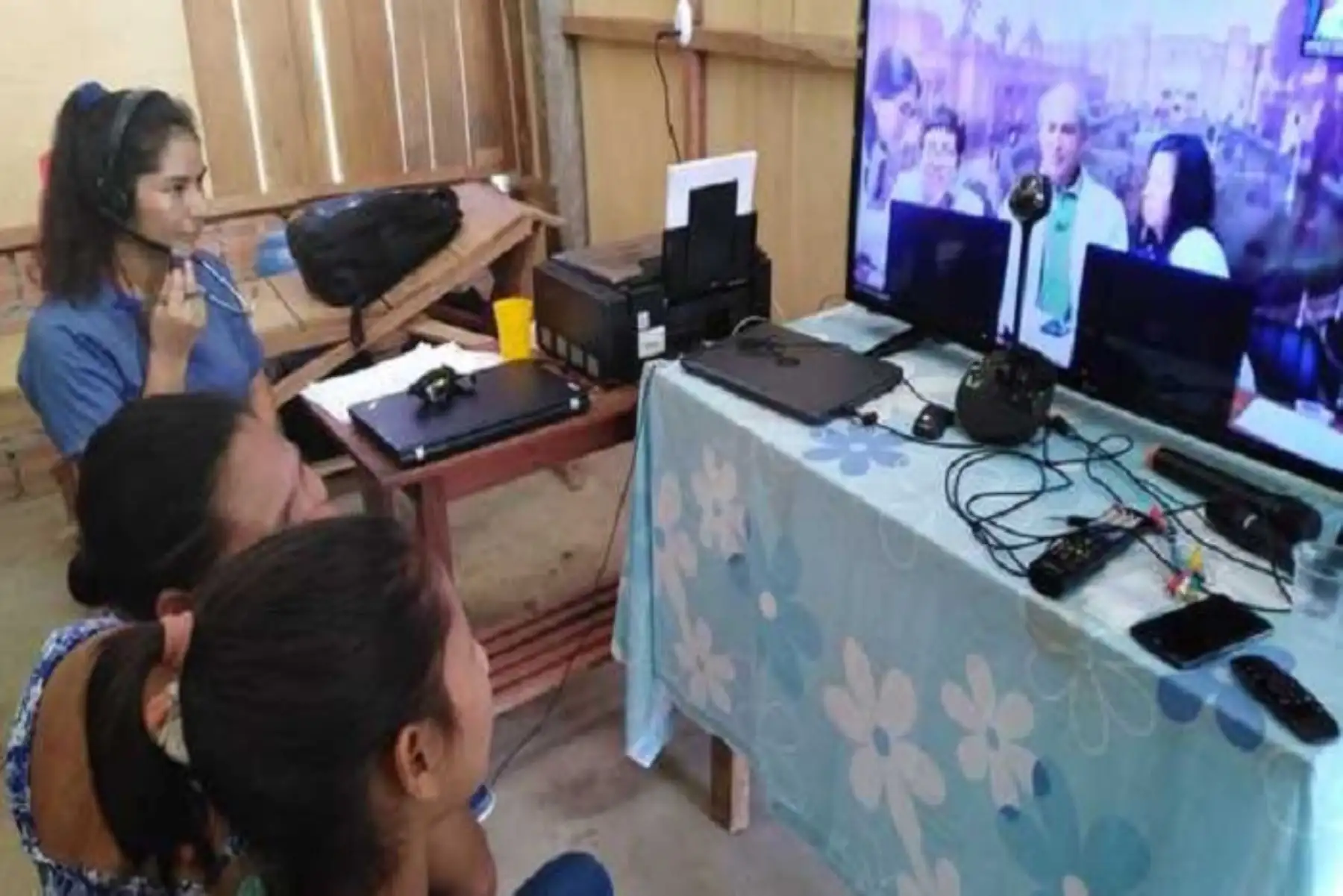 En esta ocasión, la comunidad de Saramurillo recibió la atención de los especialistas de los hospitales Dos de Mayo y Arzobispo Loayza de Lima, quienes fueron contactados utilizando las Tecnologías de Información y Comunicación (TIC) en salud.