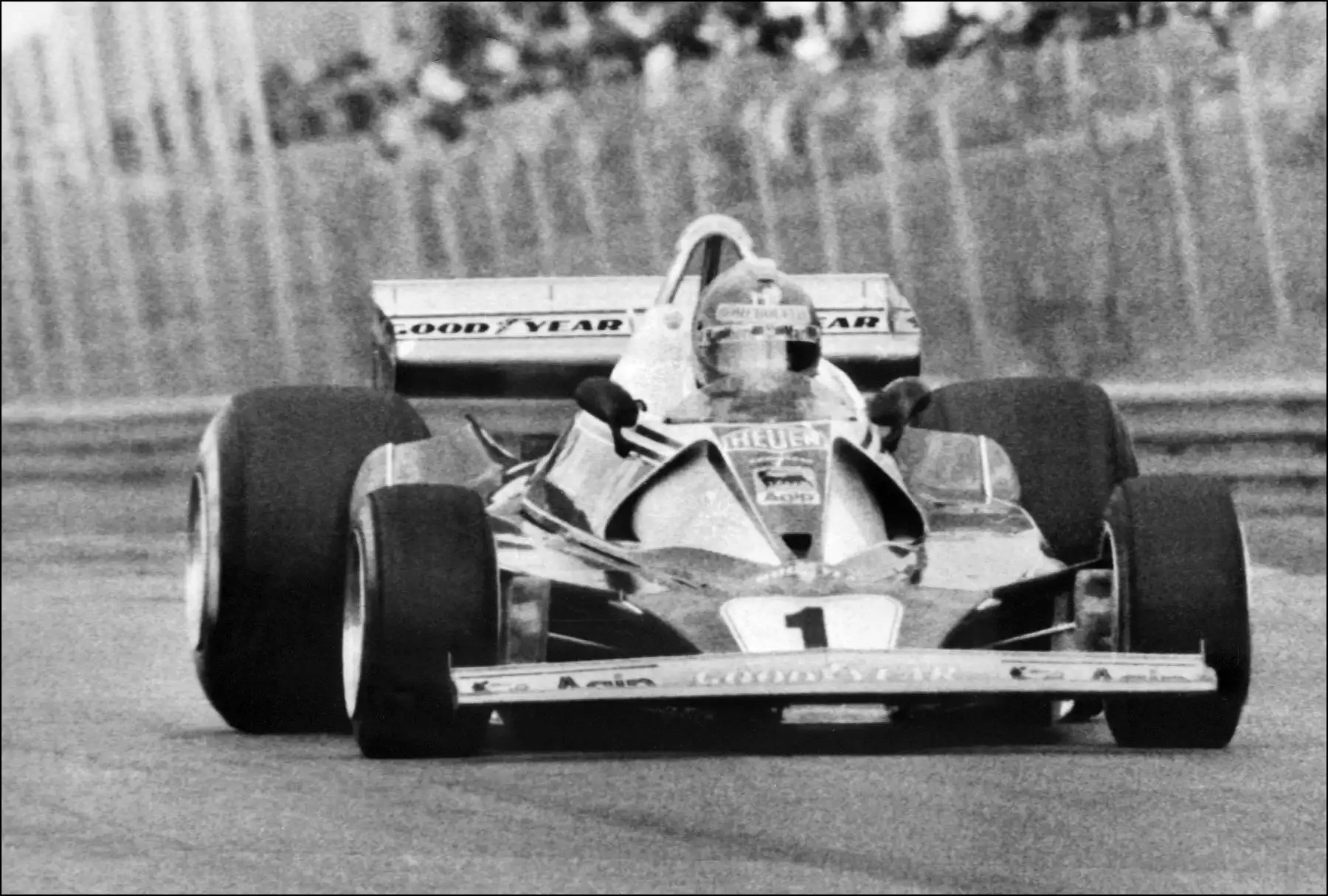 El 16 de mayo de 1976, Niki Lauda, ​​de Austria, conduce su Ferrari en el circuito de Zolder en el Gran Premio de Bélgica de Fórmula 1 Foto: AFP
