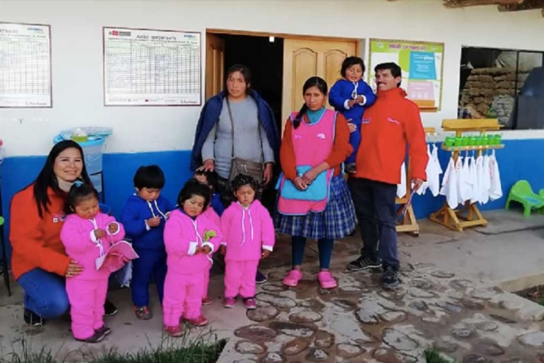 Más de 14,000  kits de abrigo viene entregando el Programa Nacional Cuna Más (PNCM), del Ministerio de Desarrollo e Inclusión Social (Midis), en Cusco  para contrarrestar los efectos de las heladas y el friaje.