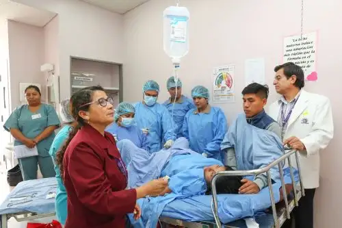 El nacimiento del bebé de Romina y William fue presenciado por policías que se gradúan como "policías parteros". Foto: ANDINA/Norman Córdova