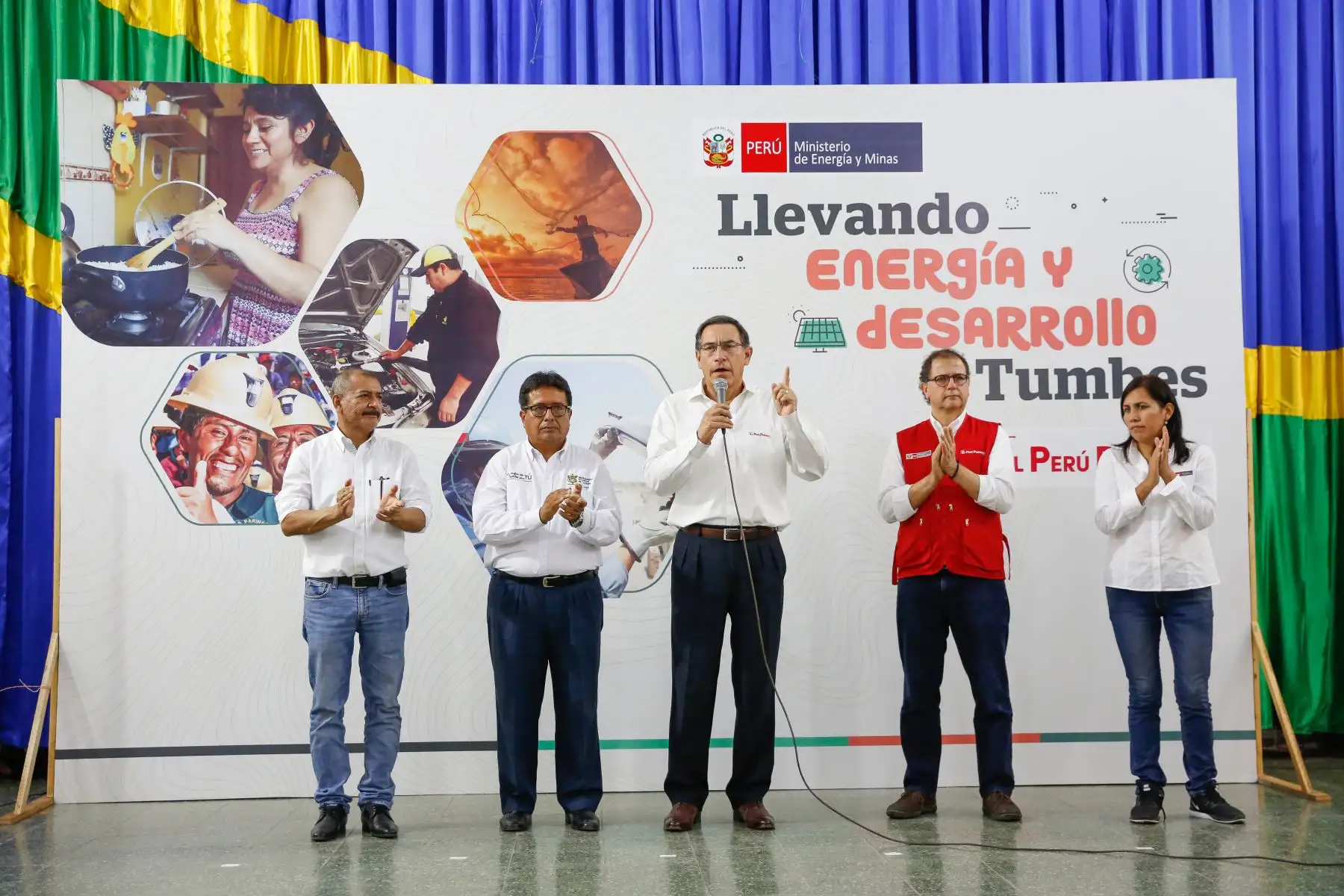 Jefe de Estado preside la ceremonia de suscripción del contrato de concesión de gas natural en la región Tumbes. Foto: ANDINA/ Prensa Presidencia
