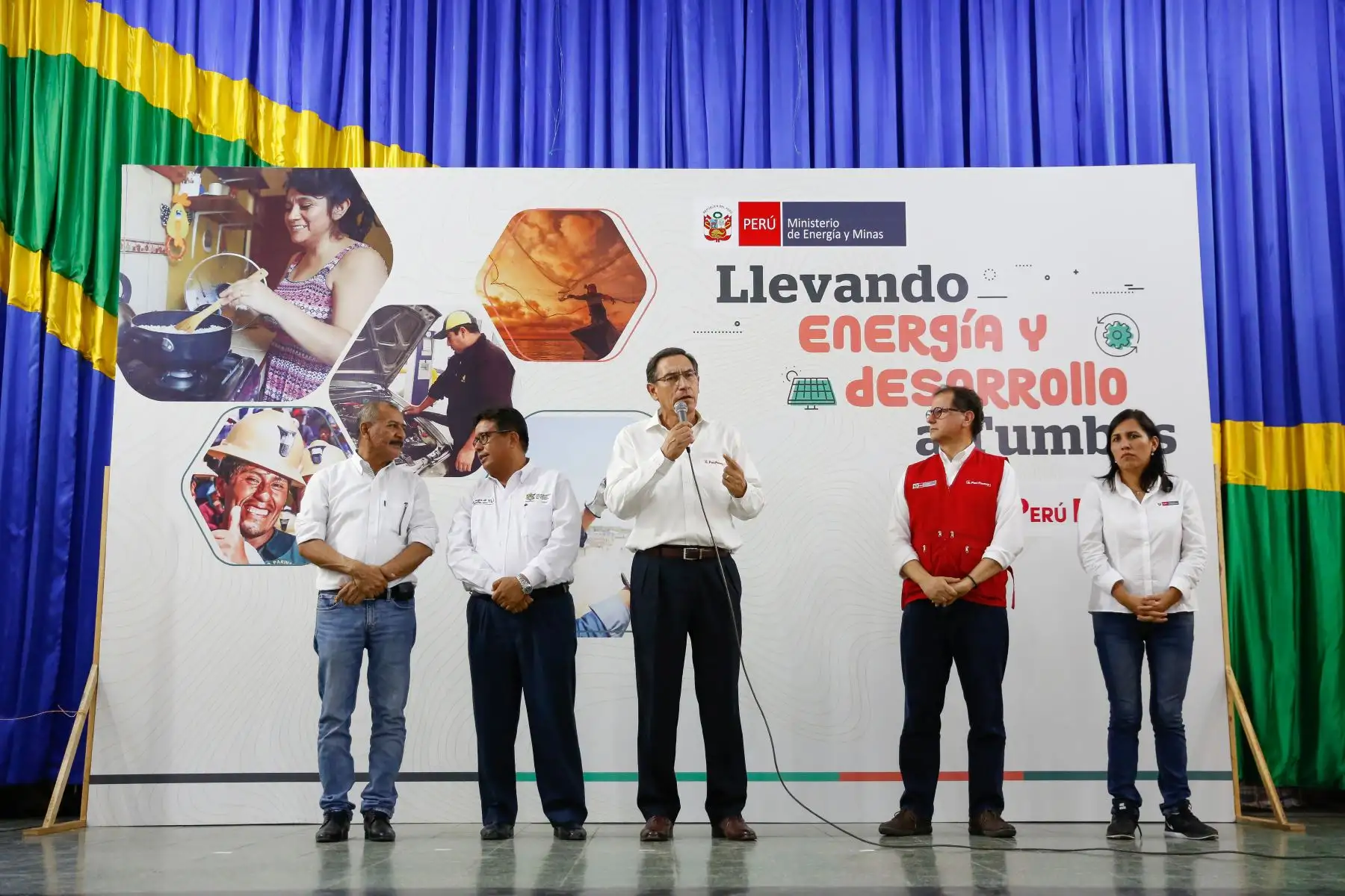 Jefe de Estado preside la ceremonia de suscripción del contrato de concesión de gas natural en la región Tumbes. Foto: ANDINA/ Prensa Presidencia