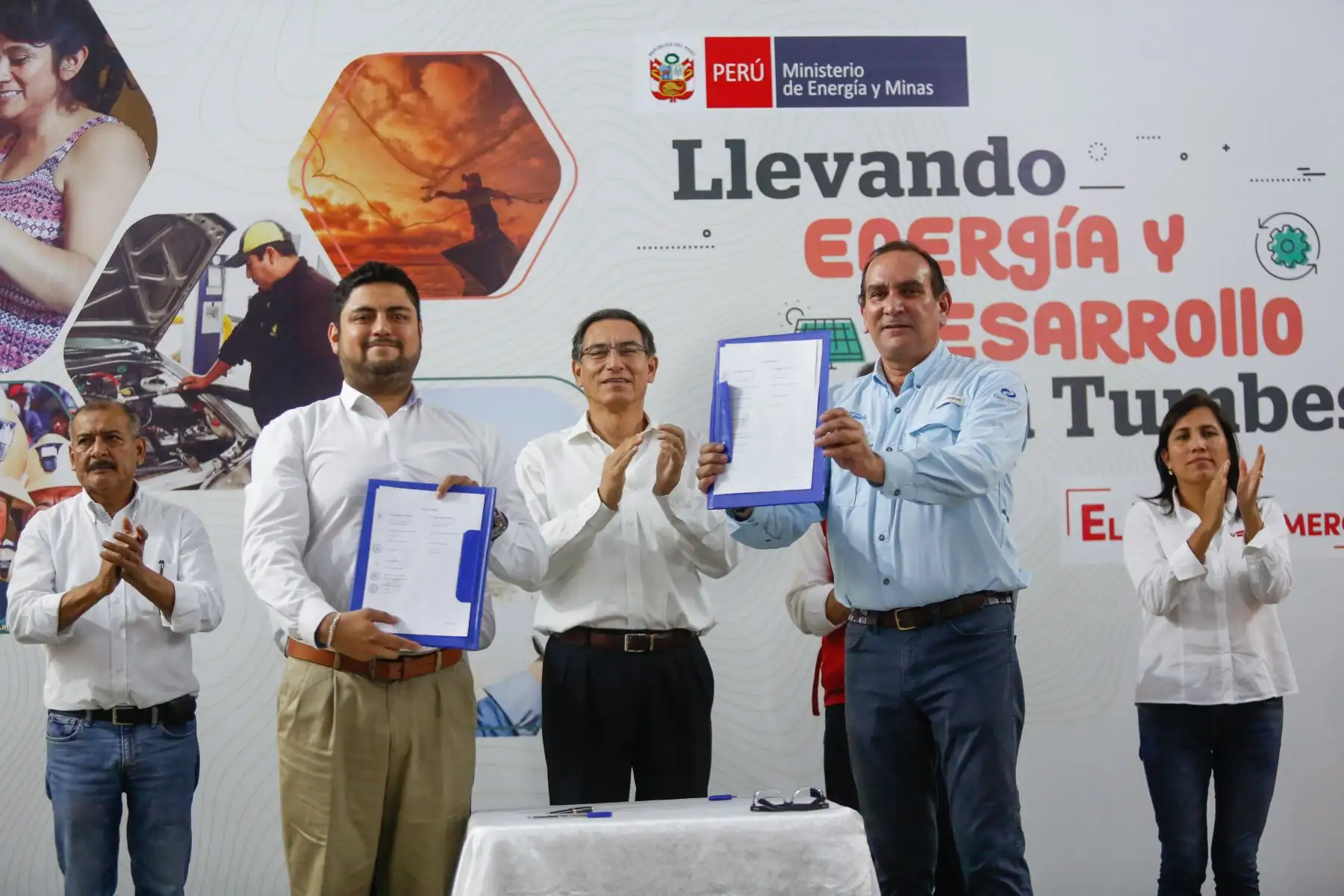 Jefe de Estado preside la ceremonia de suscripción del contrato de concesión de gas natural en la región Tumbes. Foto: ANDINA/ Prensa Presidencia