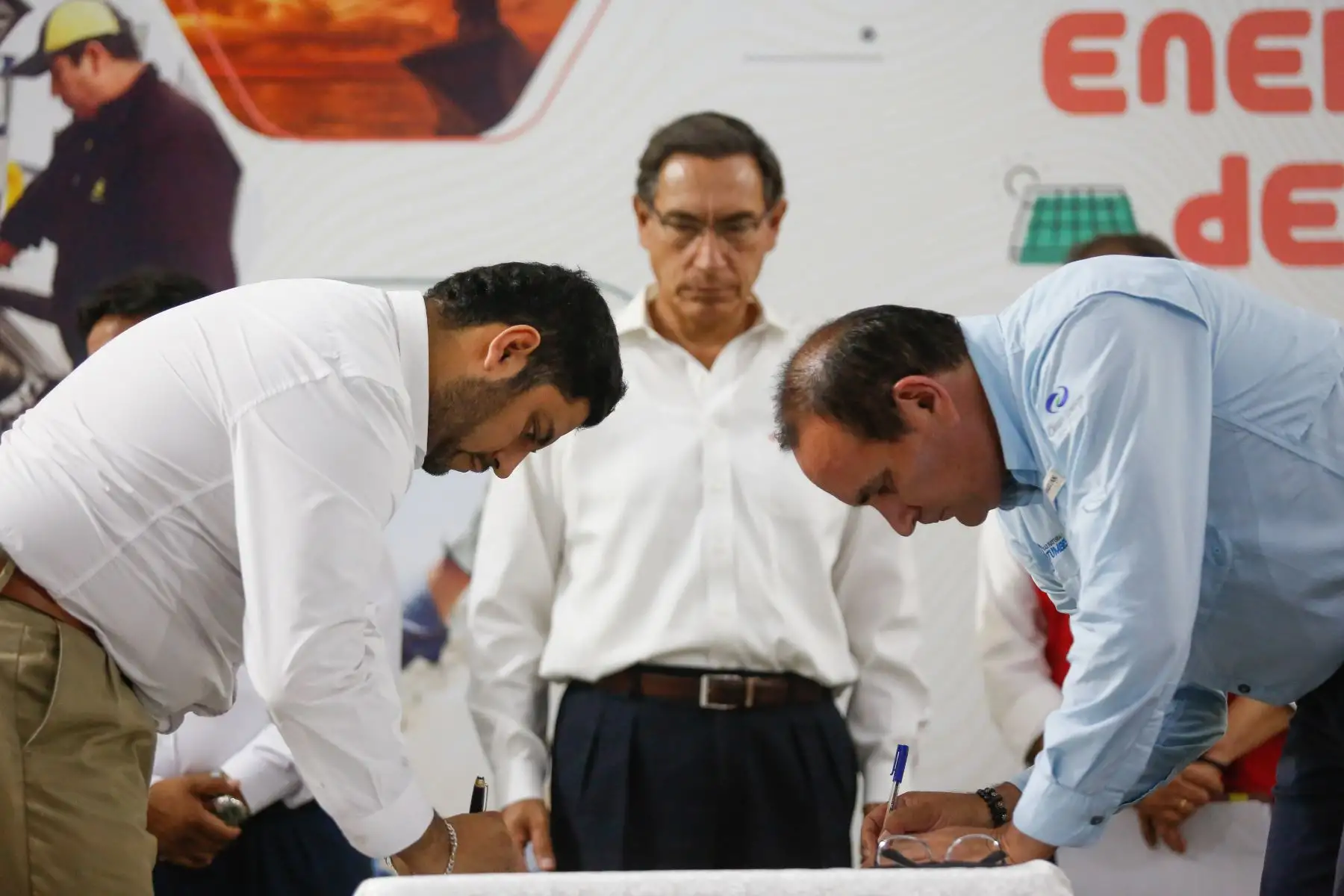 Jefe de Estado preside la ceremonia de suscripción del contrato de concesión de gas natural en la región Tumbes. Foto: ANDINA/ Prensa Presidencia