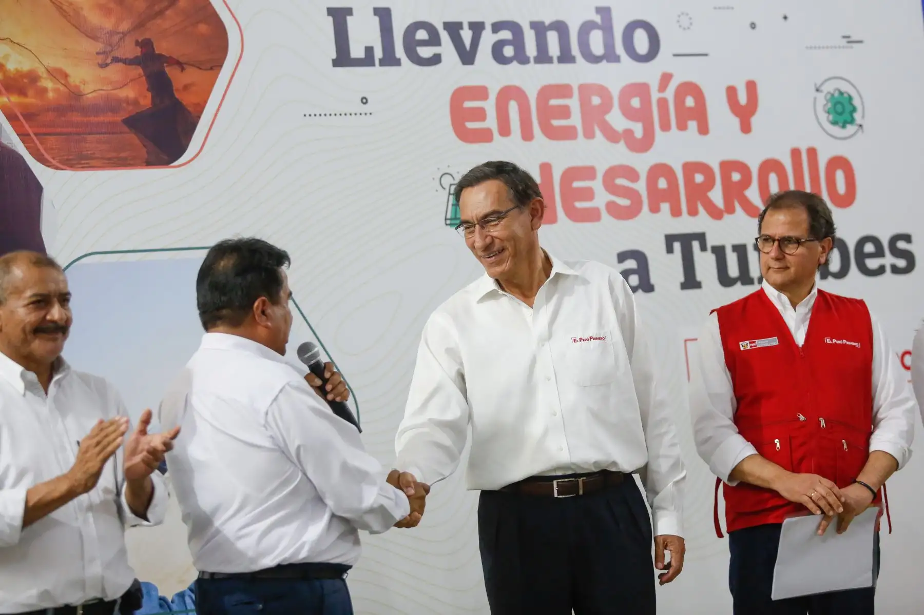 Jefe de Estado preside la ceremonia de suscripción del contrato de concesión de gas natural en la región Tumbes. Foto: ANDINA/ Prensa Presidencia