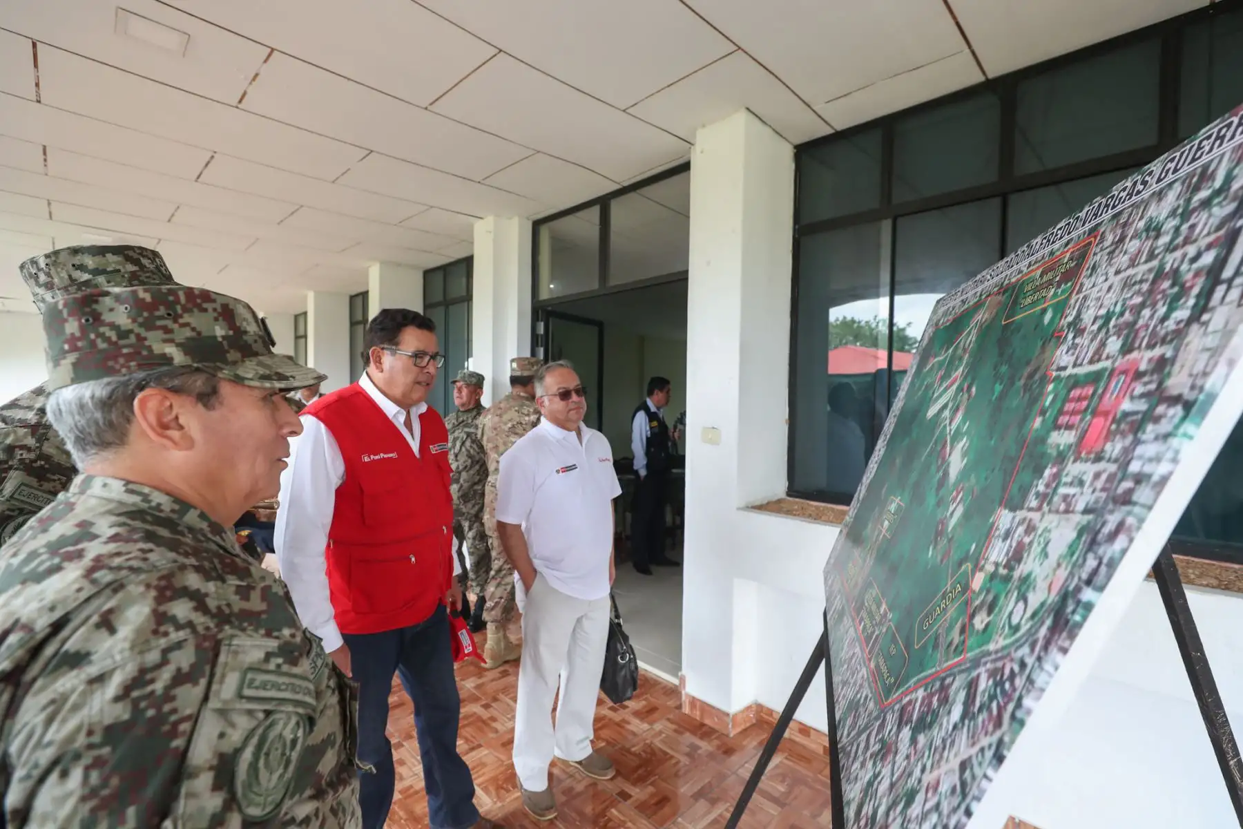 Ministro de Defensa José Huerta
inspeccionó bases militares en Iquitos 
Foto: ANDINA/MINDEF