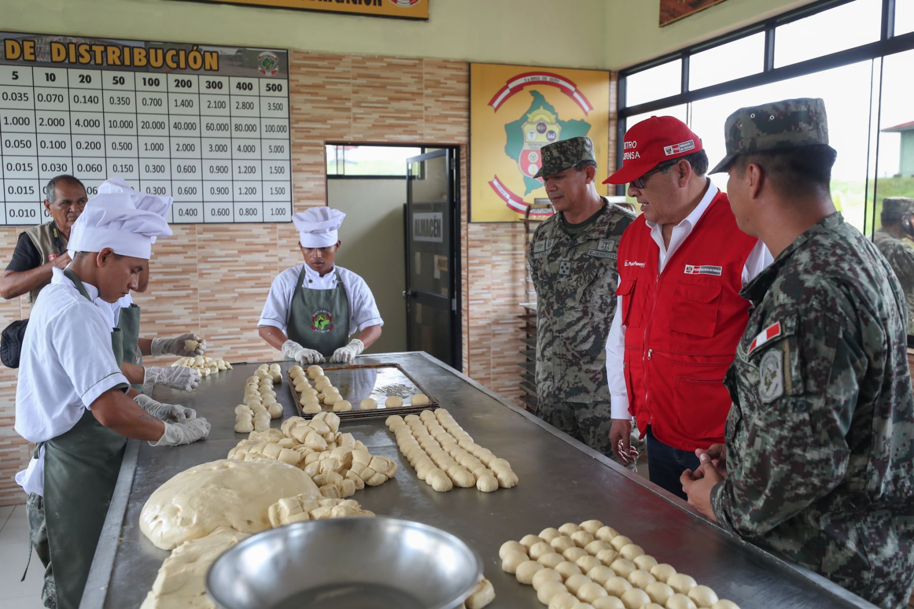 Ministro de Defensa José Huerta
inspeccionó bases militares en Iquitos 
Foto: ANDINA/MINDEF