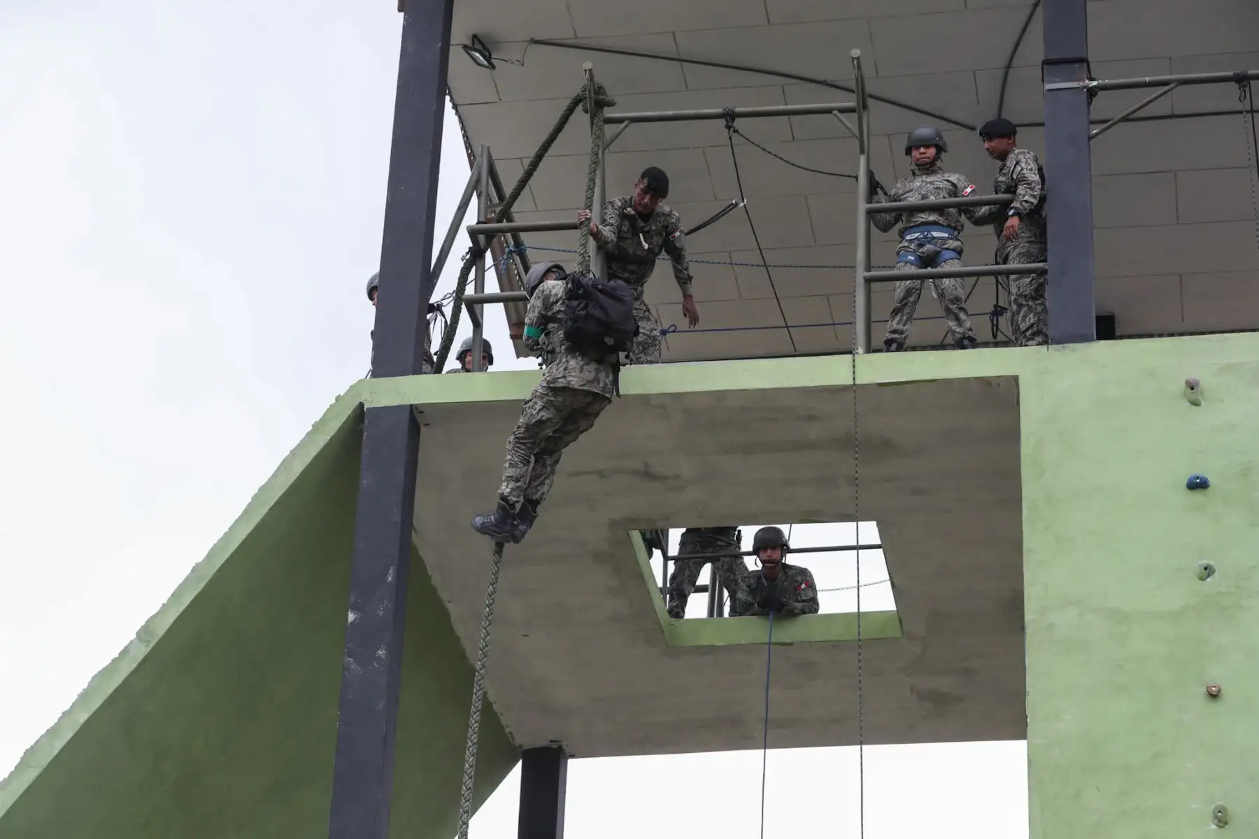 Ministro de Defensa José Huerta
inspeccionó bases militares en Iquitos 
Foto: ANDINA/MINDEF