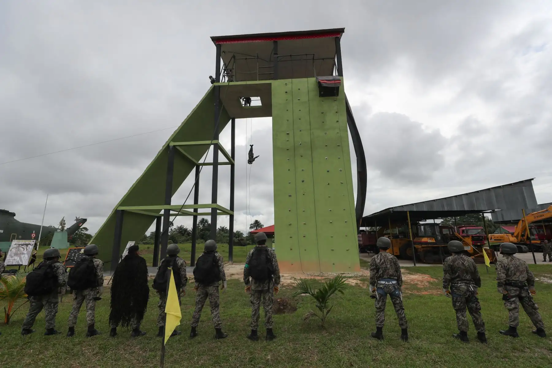 Ministro de Defensa José Huerta
inspeccionó bases militares en Iquitos 
Foto: ANDINA/MINDEF