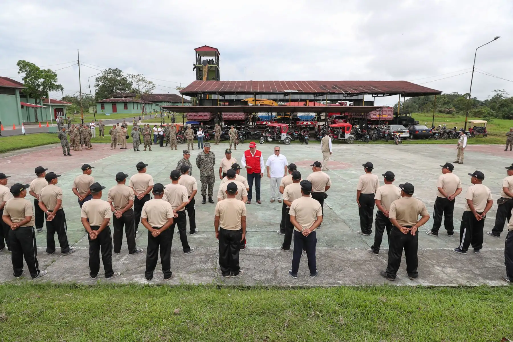 Ministro de Defensa José Huerta
inspeccionó bases militares en Iquitos 
Foto: ANDINA/MINDEF