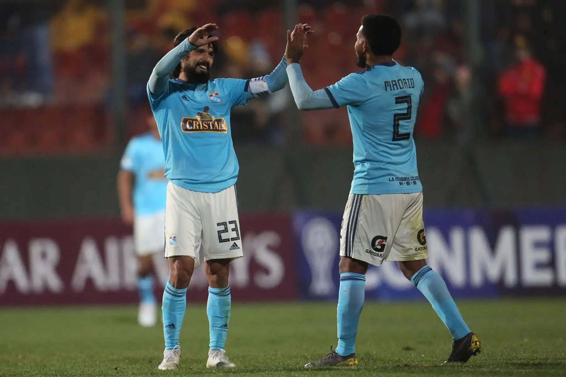 Jugadores de Sporting Cristal festejan tras vencer a Unión Española durante un partido de fútbol de la Copa Sudamericana 2019.
Foto:EFE
