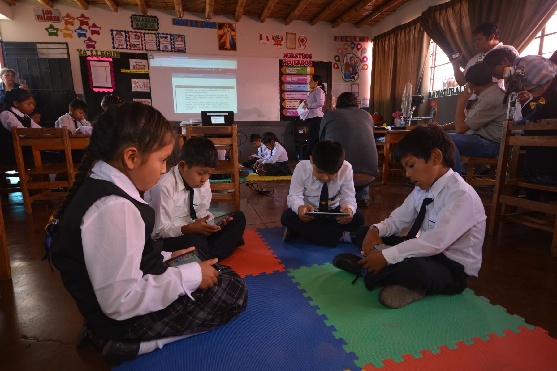 Escolares de Nasca, en Ica, mejoran en comprensión lectora gracias a tecnología digital. Foto: Genry Bautista