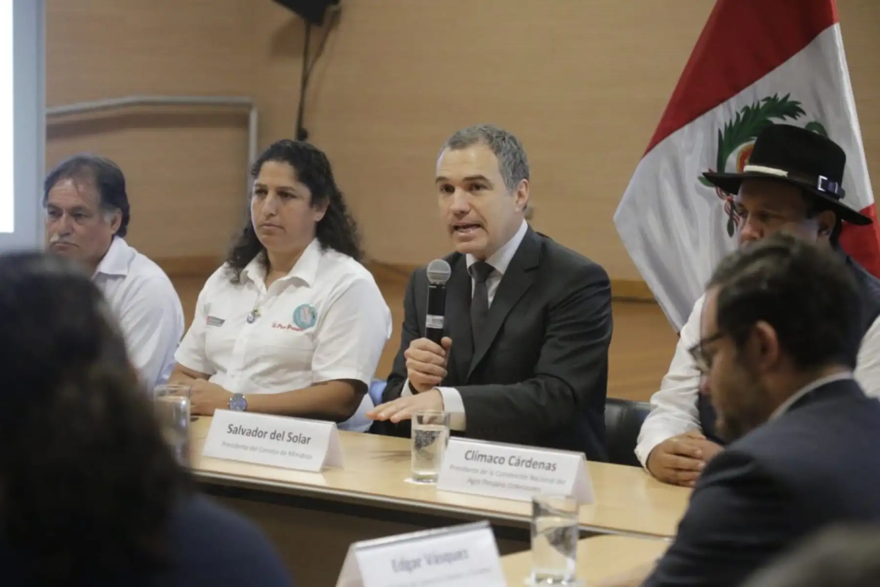 Presidente del Consejo de Ministros, Salvador del  Solar  presidió la instalación y firma del Acta de la "Mesa de Diálogo Multisectorial para el Análisis e Identificación de Alternativas de Solución a la Problemática del Sector Agrario".
Fotos: Andina/ PCM