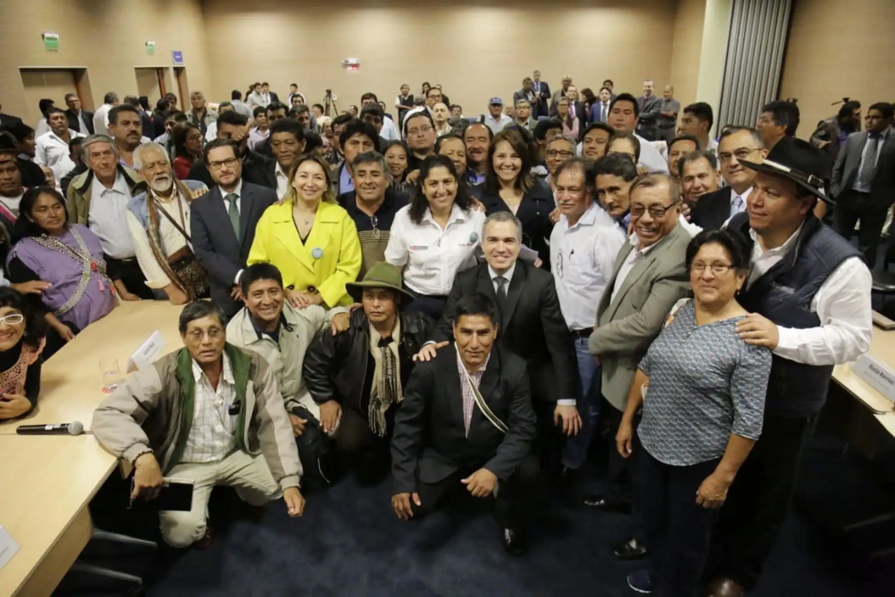 Presidente del Consejo de Ministros, Salvador del  Solar  presidió la instalación y firma del Acta de la "Mesa de Diálogo Multisectorial para el Análisis e Identificación de Alternativas de Solución a la Problemática del Sector Agrario".
Fotos: Andina/ PCM
