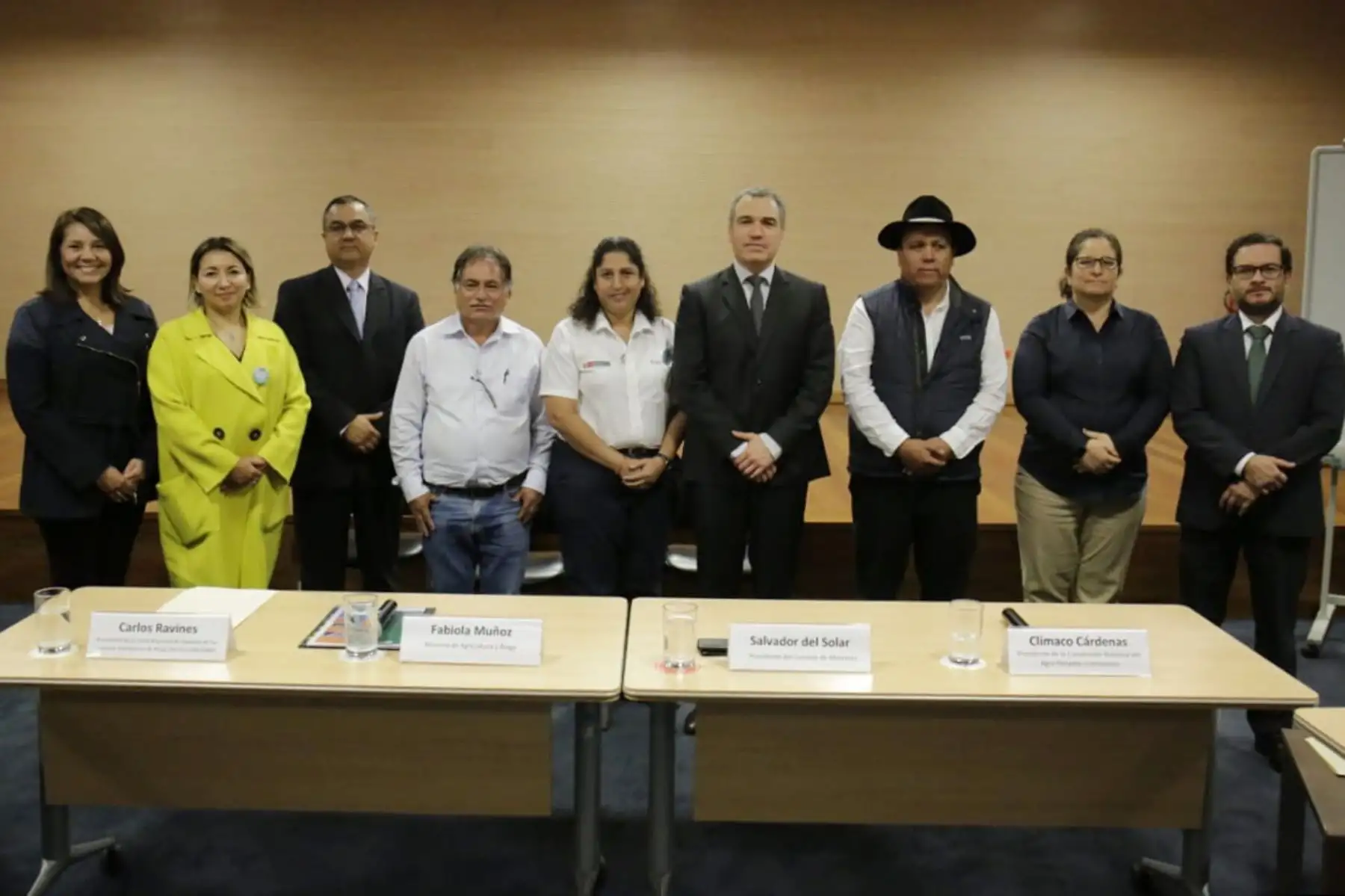 Presidente del Consejo de Ministros, Salvador del  Solar  presidió la instalación y firma del Acta de la "Mesa de Diálogo Multisectorial para el Análisis e Identificación de Alternativas de Solución a la Problemática del Sector Agrario".
Fotos: Andina/ PCM