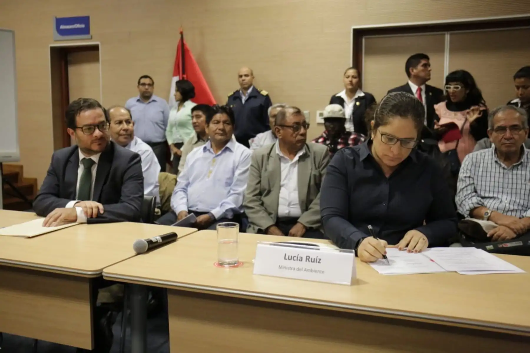 Ministra del Ambiente, Lucía Ruíz y el presidente del Consejo de Ministros, Salvador del  Solar  participan en la instalación y firma del Acta de la "Mesa de Diálogo Multisectorial para el Análisis e Identificación de Alternativas de Solución a la Problemática del Sector Agrario".
Fotos: Andina/ PCM