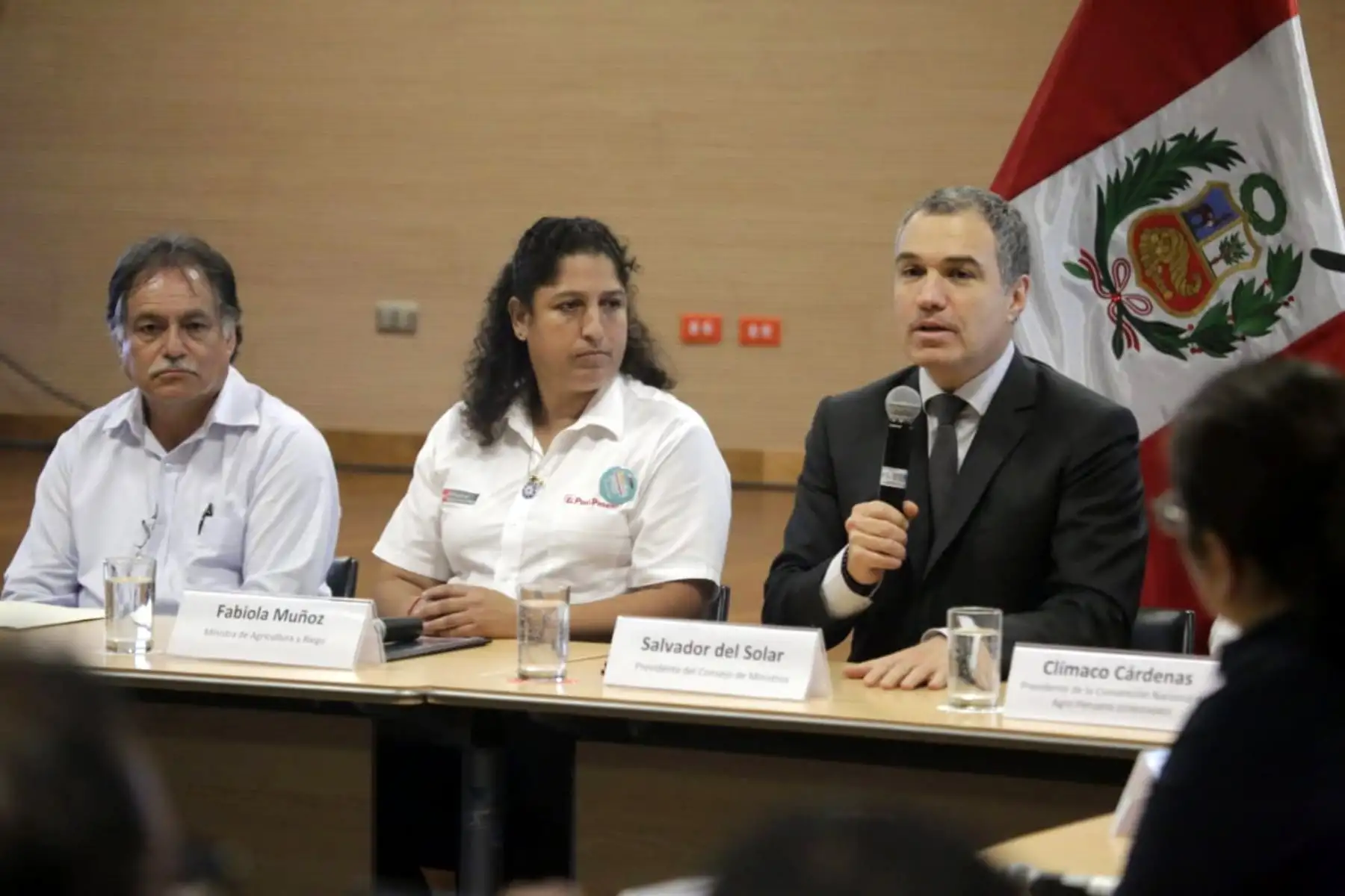 Presidente del Consejo de Ministros, Salvador del Solar presidió la instalación y firma del Acta de la "Mesa de Diálogo Multisectorial para el Análisis e Identificación de Alternativas de Solución a la Problemática del Sector Agrario". 
Fotos: Andina/ PCM