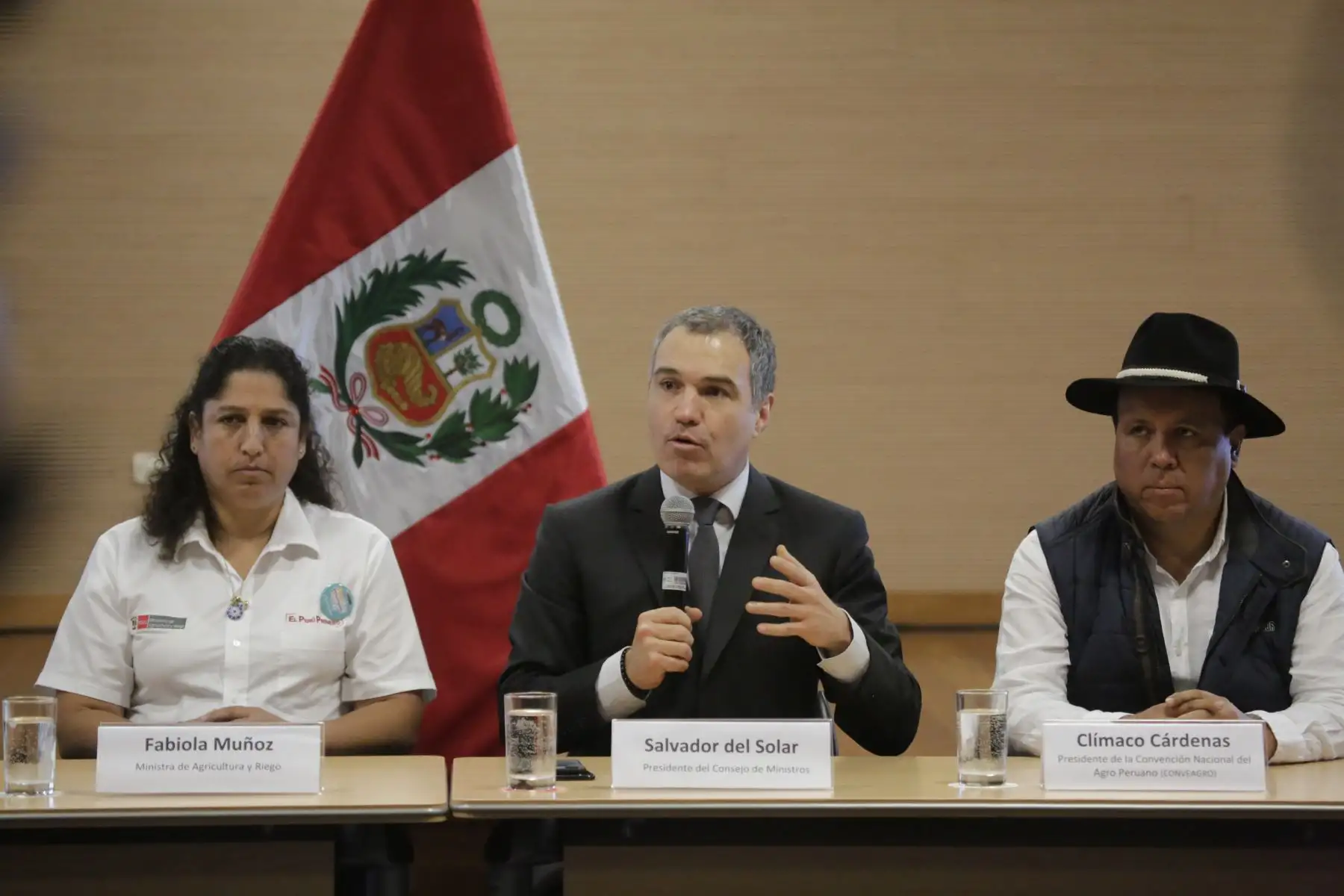Presidente del Consejo de Ministros, Salvador del Solar presidió la instalación y firma del Acta de la "Mesa de Diálogo Multisectorial para el Análisis e Identificación de Alternativas de Solución a la Problemática del Sector Agrario". 
Fotos: Andina/ PCM