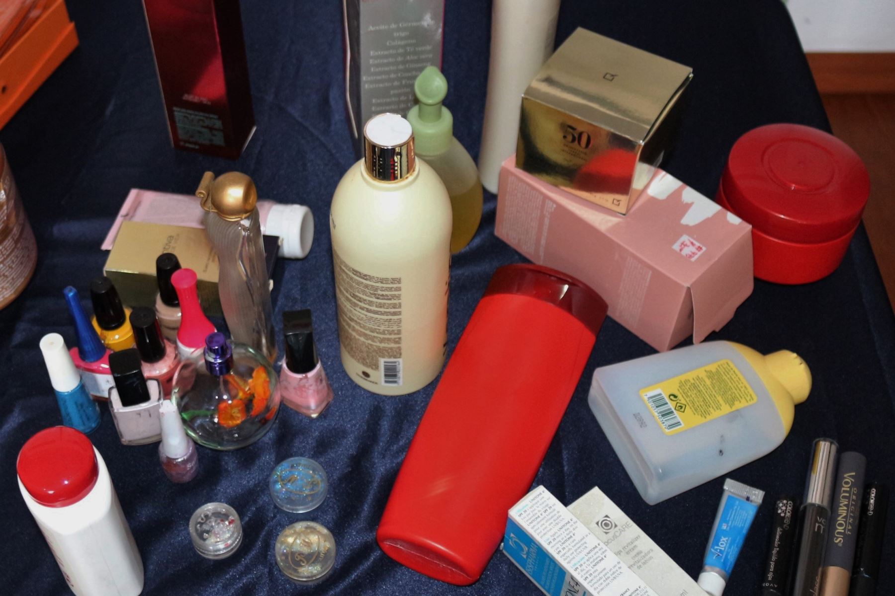 La Digemid recomienda no comprar cosméticos en tiendas informales y destruir los envases para evitar que sean rellenados con productos de dudosa procedencia. Foto: ANDINA/Difusión.