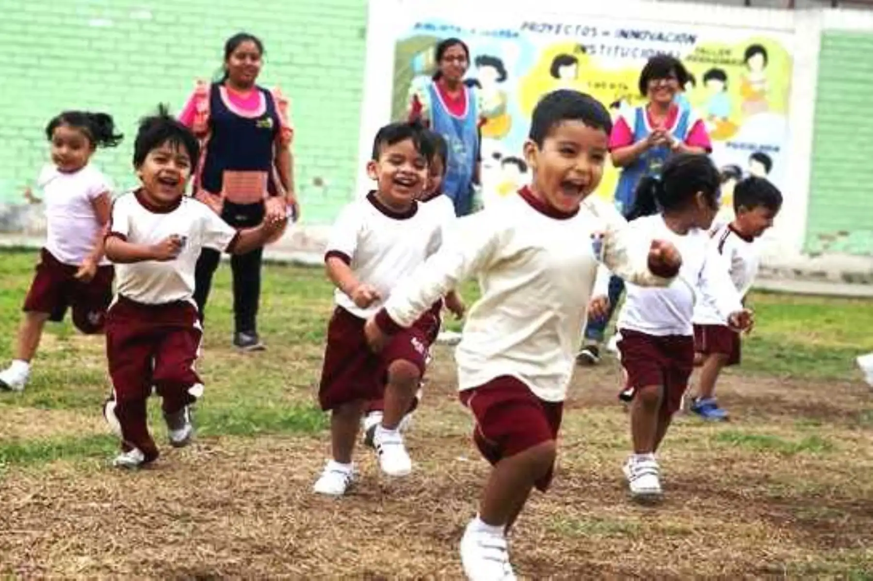 La Estrategia Nacional “Primero la Infancia” permitirá alinear las intervenciones del Estado para atender a la niñez de los 1224 distritos de los quintiles 1 y 2 de pobreza departamental, con énfasis en la Amazonía, el corredor minero, el Oleoducto Nor Peruano, el Vraem, La Pampa (Madre de Dios) y las zonas de frontera.ANDINA/Difusión