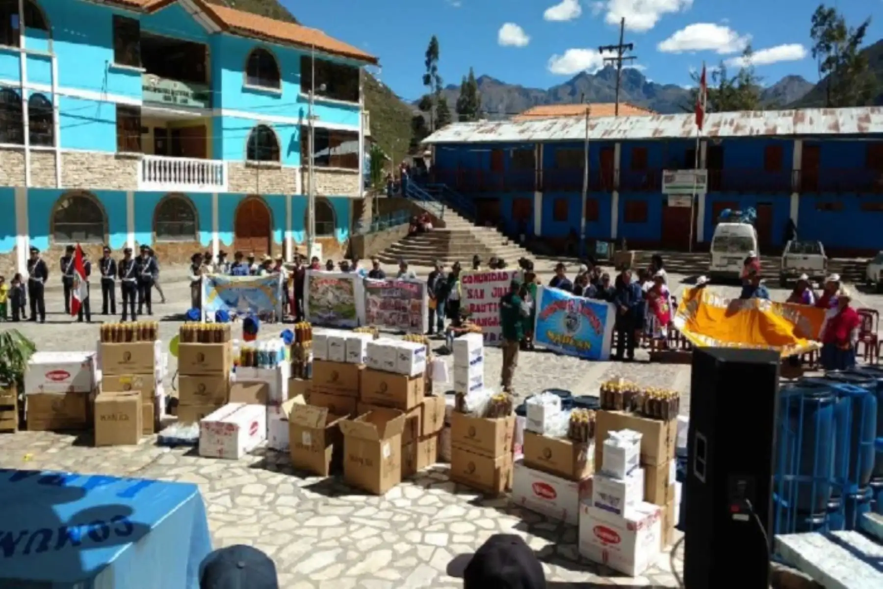 Pequeños agricultores de 10 distritos de la provincia de Yauyos, en la región Lima, podrán enfrentar los efectos negativos de las bajas temperaturas con los kits veterinarios, agrícolas y para la conservación de forrajes, entregados por el Ministerio de Agricultura y Riego (Minagri), a través de Agro Rural.