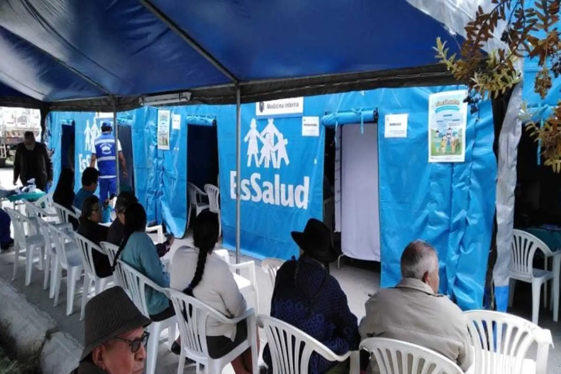 El Seguro Social de Salud (EsSalud) instaló el ‘Hospital Perú’ en Andahuaylas, región Apurímac, para brindar atención médica especializada, a fin de prevenir y reducir los riesgos de salud en la población de esa localidad que se verá afectada por las heladas que se presentan.