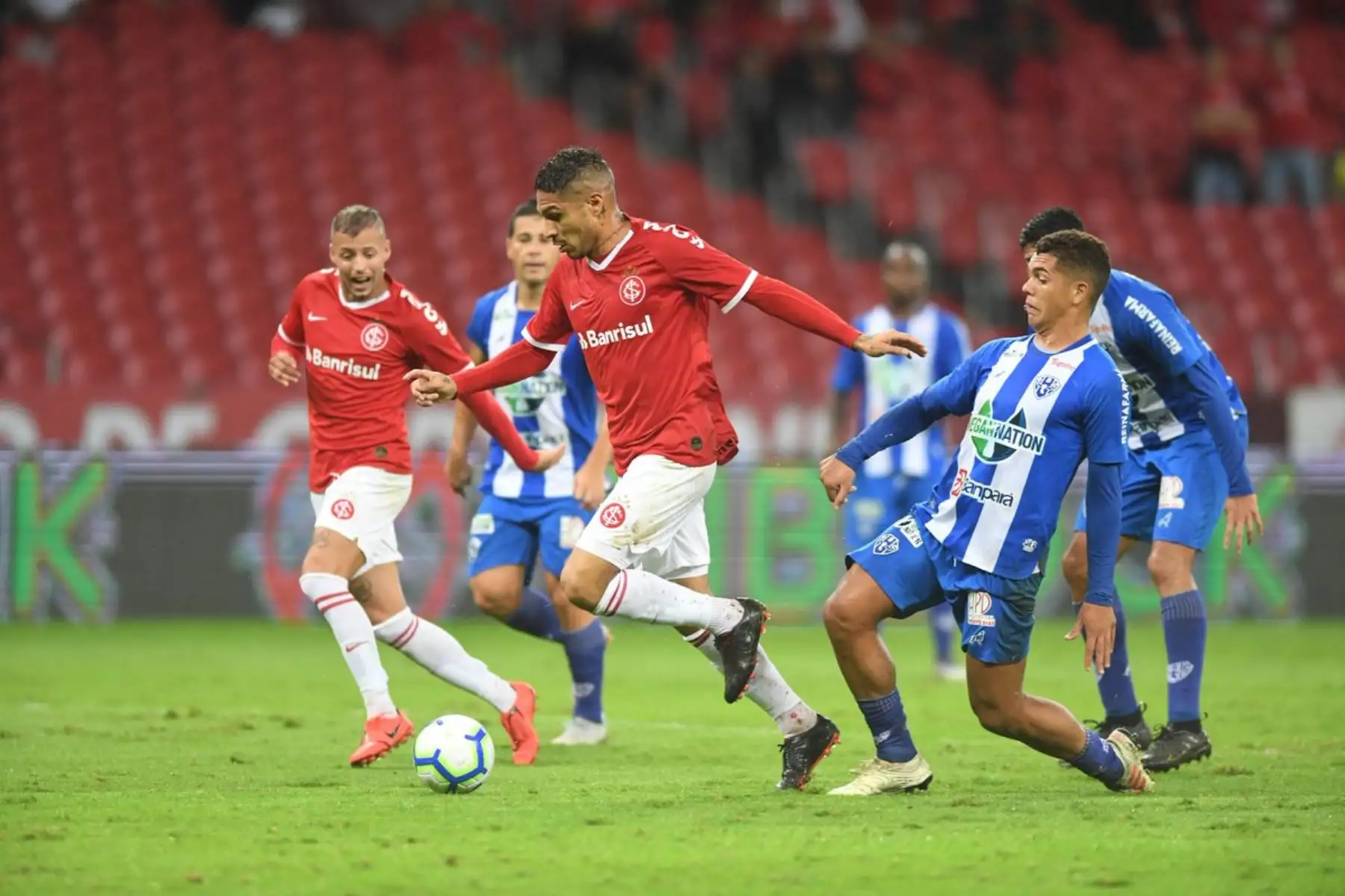 Con dos goles de Paolo Guerrero, el Internacional de Porto Alegre derrotó por 3-1 al Paysandu en el Estadio Beira-Rio por el partido de ida de los octavos de final de la Copa de Brasil. (Fotos: Ricardo Duarte/ Sport Club Internacional)