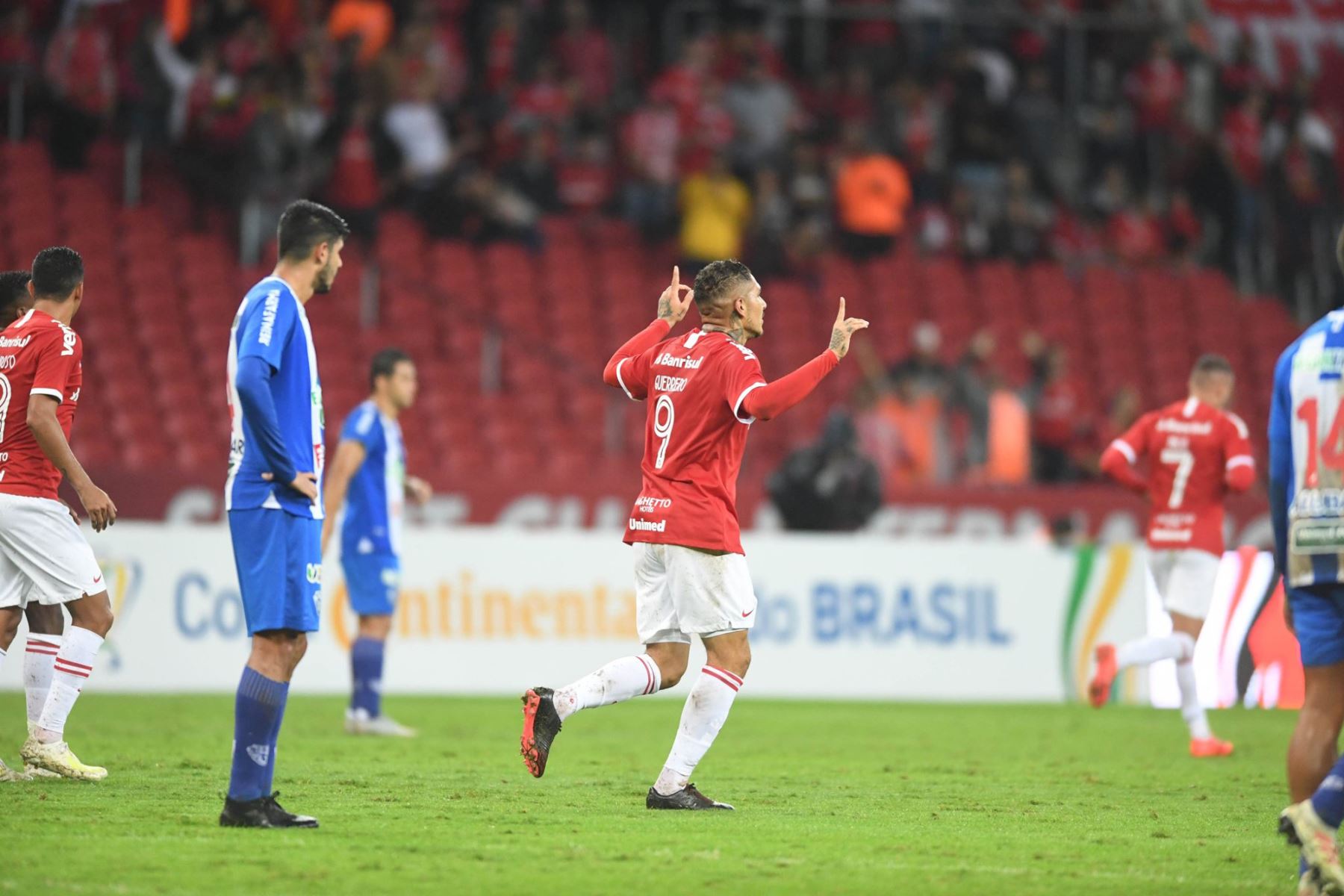 Con dos goles de Paolo Guerrero, el Internacional de Porto Alegre derrotó por 3-1 al Paysandu en el Estadio Beira-Rio por el partido de ida de los octavos de final de la Copa de Brasil. (Fotos: Ricardo Duarte/ Sport Club Internacional)
