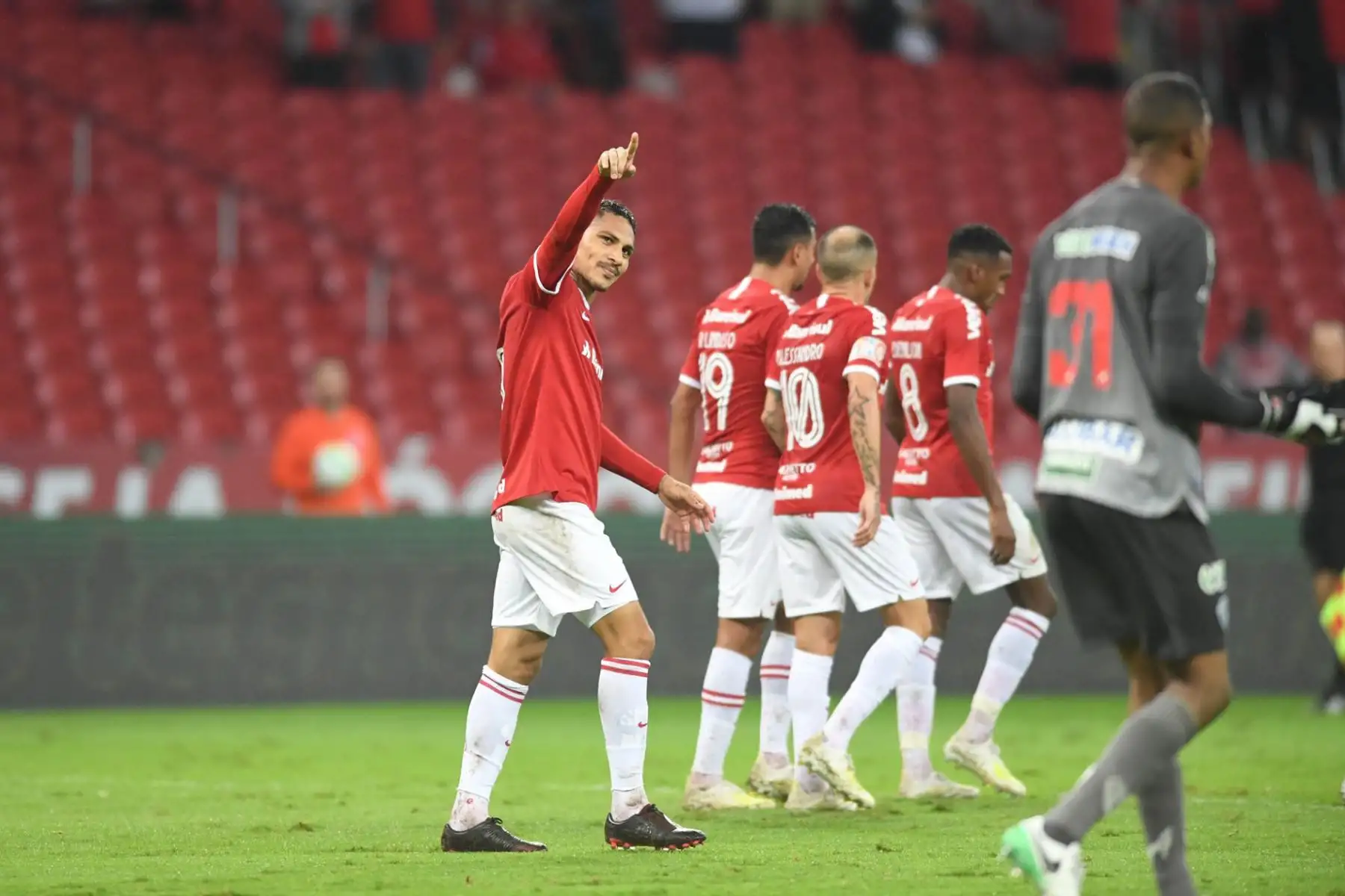 Con dos goles de Paolo Guerrero, el Internacional de Porto Alegre derrotó por 3-1 al Paysandu en el Estadio Beira-Rio por el partido de ida de los octavos de final de la Copa de Brasil. (Fotos: Ricardo Duarte/ Sport Club Internacional)