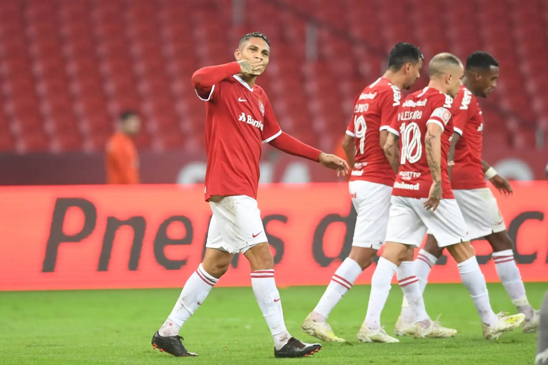 Con dos goles de Paolo Guerrero, el Internacional de Porto Alegre derrotó por 3-1 al Paysandu en el Estadio Beira-Rio por el partido de ida de los octavos de final de la Copa de Brasil. (Fotos: Ricardo Duarte/ Sport Club Internacional)