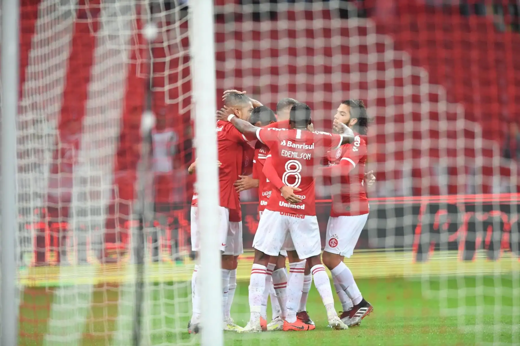 Con dos goles de Paolo Guerrero, el Internacional de Porto Alegre derrotó por 3-1 al Paysandu en el Estadio Beira-Rio por el partido de ida de los octavos de final de la Copa de Brasil. (Fotos: Ricardo Duarte/ Sport Club Internacional)