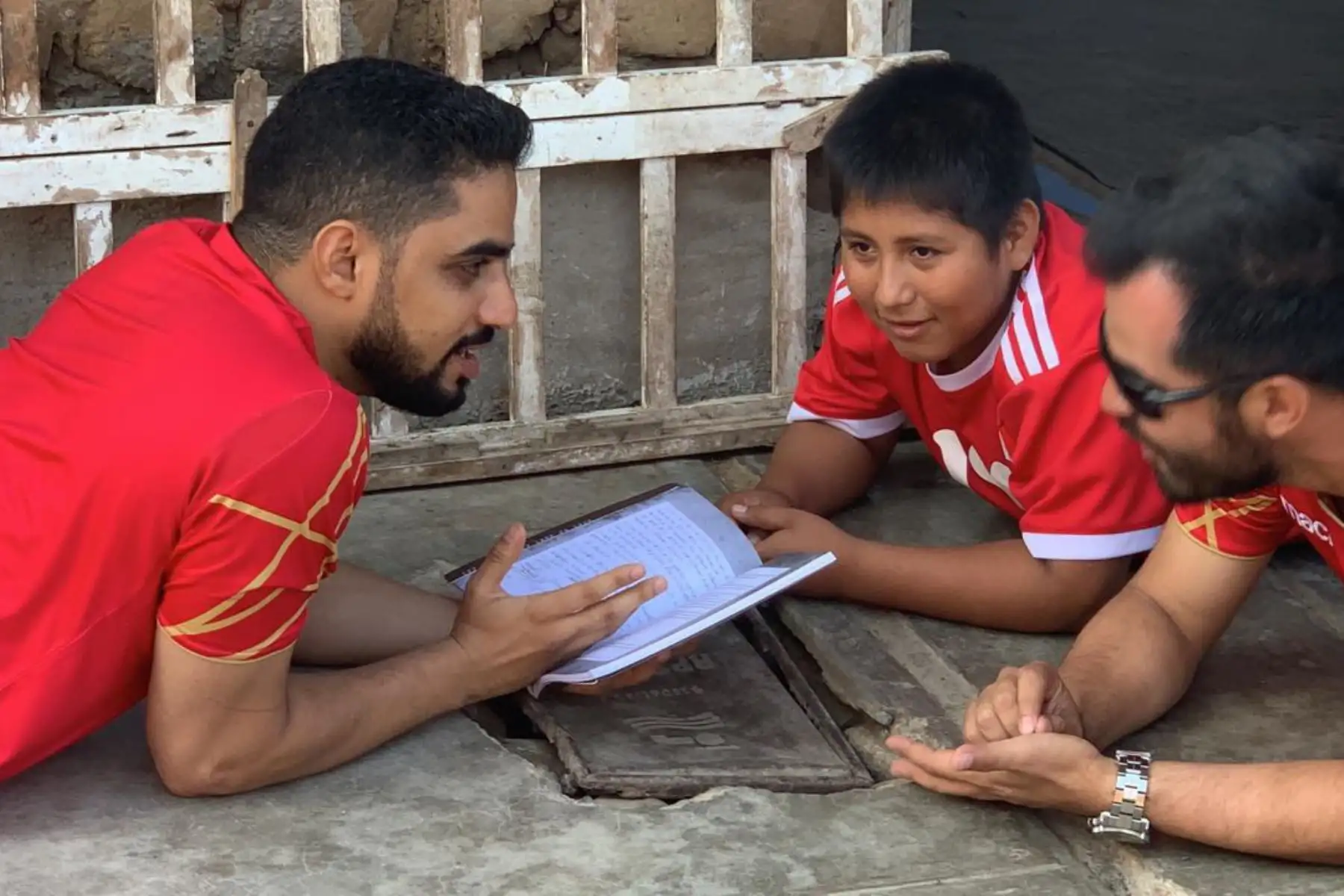 Municipalidad de Moche ayudará a tramitar donación de empresario árabe Yaqoob Mubarak para la reconstrucción del colegio del niño Víctor Martín Angulo. Foto: municipalidad de Moche.