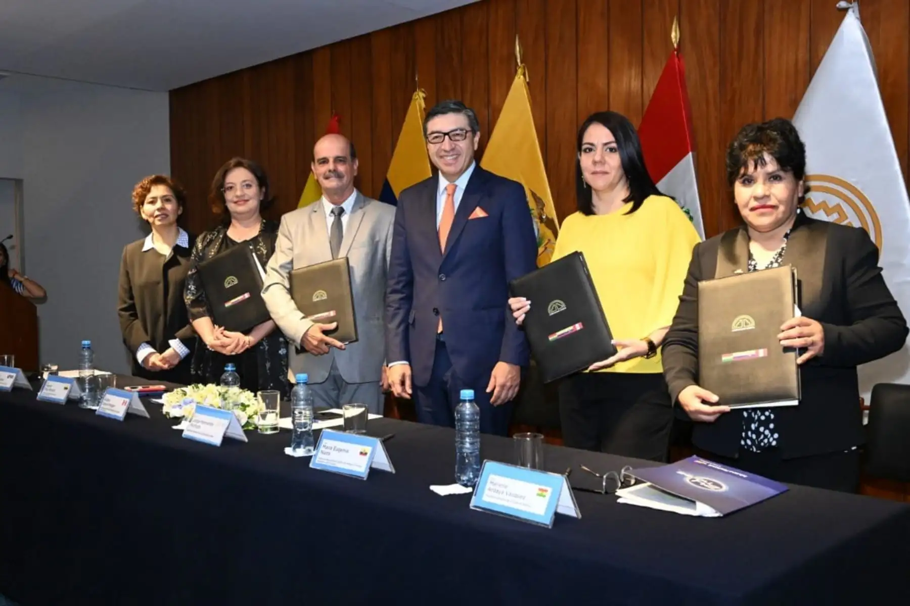 Suscripción del acuerdo.