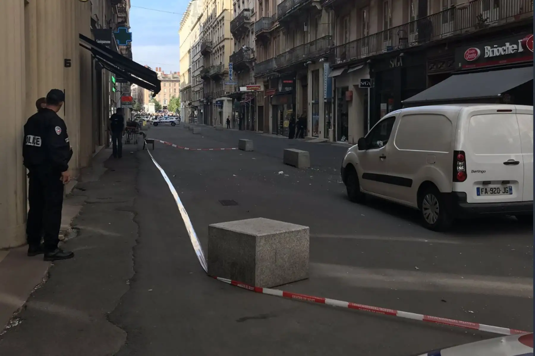 Una explosión ha causado al menos ocho
heridos leves junto a una panadería en el centro de Lyon, Francia. Foto: Twitter/@prefetrhone