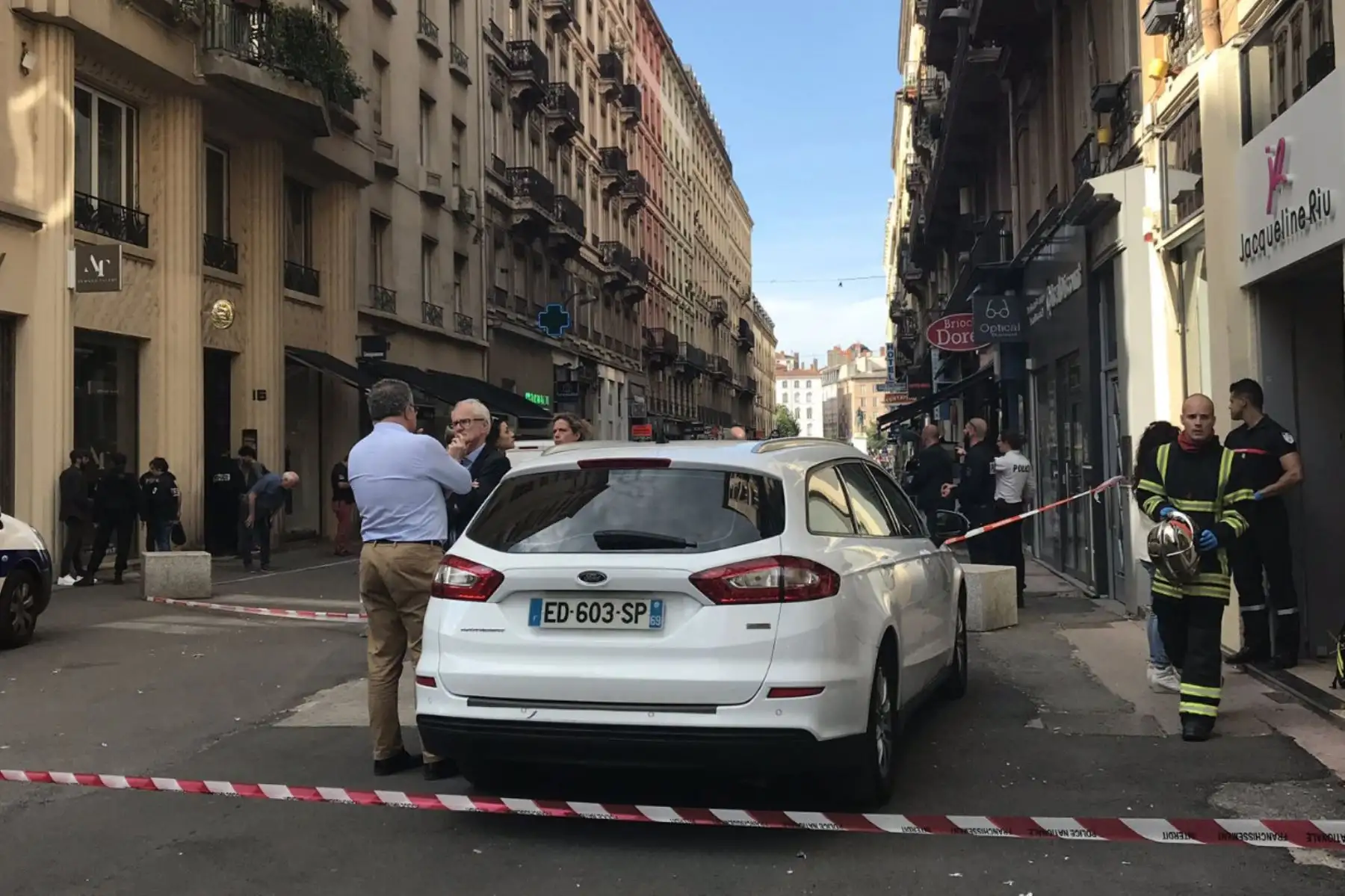 Una explosión ha causado al menos ocho
heridos leves junto a una panadería en el centro de Lyon, Francia. Foto: Twitter/@prefetrhone