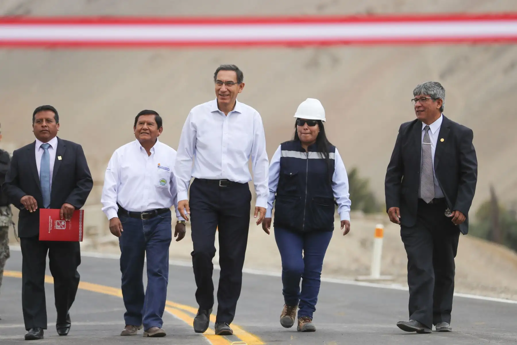 Jefe de Estado Martin Vizcarra entrega obras de mejoramiento de la carretera San Gerónimo – El Algarrobal, en la provincia de Ilo de la región Moquegua. Foto: ANDINA/Prensa Presidencia