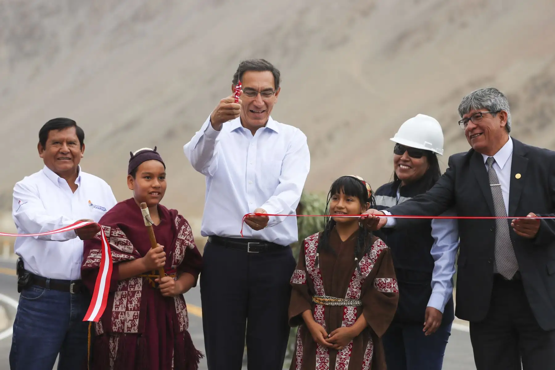 Jefe de Estado Martin Vizcarra entrega obras de mejoramiento de la carretera San Gerónimo – El Algarrobal, en la provincia de Ilo de la región Moquegua. Foto: ANDINA/Prensa Presidencia