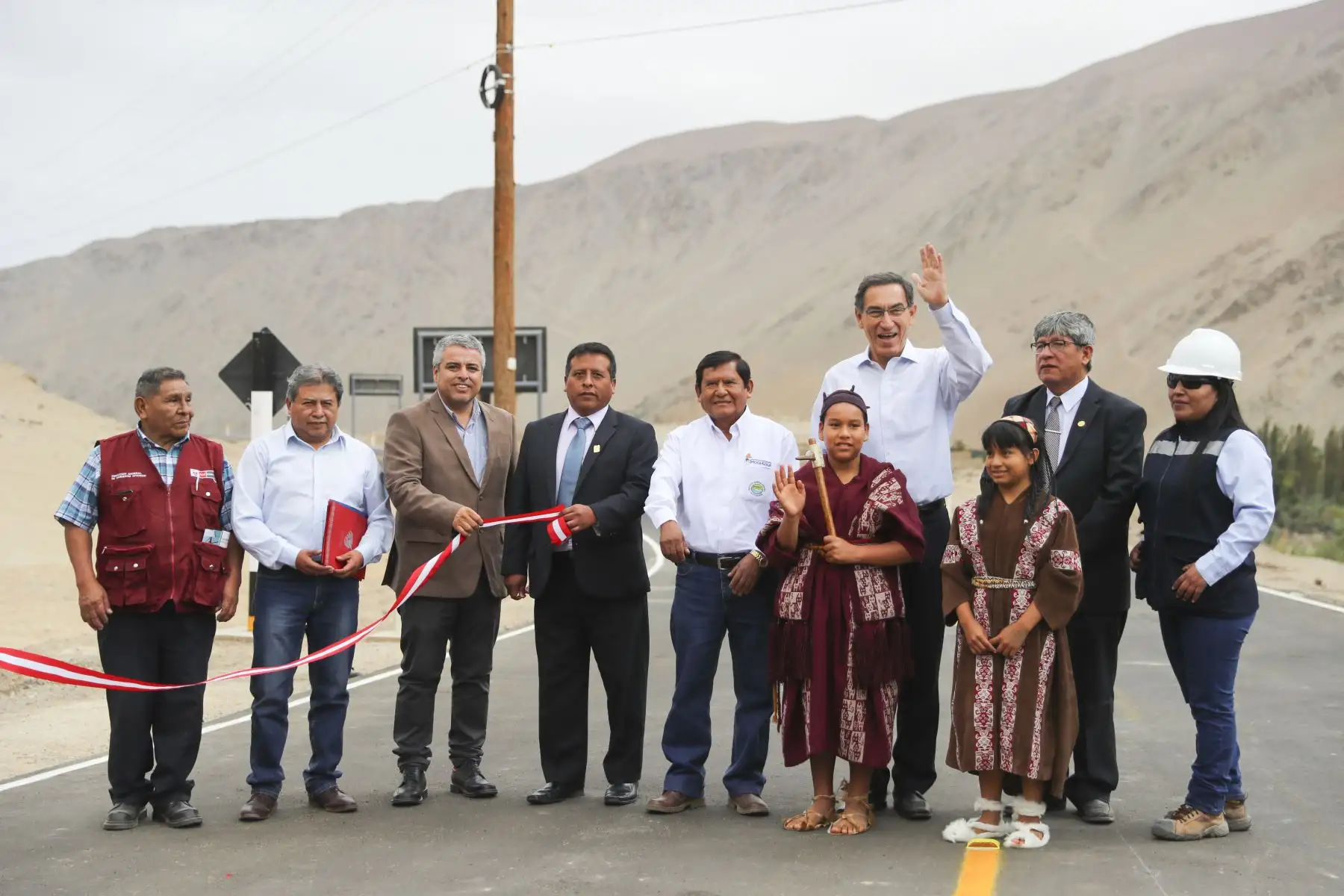 Jefe de Estado Martin Vizcarra entrega obras de mejoramiento de la carretera San Gerónimo – El Algarrobal, en la provincia de Ilo de la región Moquegua. Foto: ANDINA/Prensa Presidencia